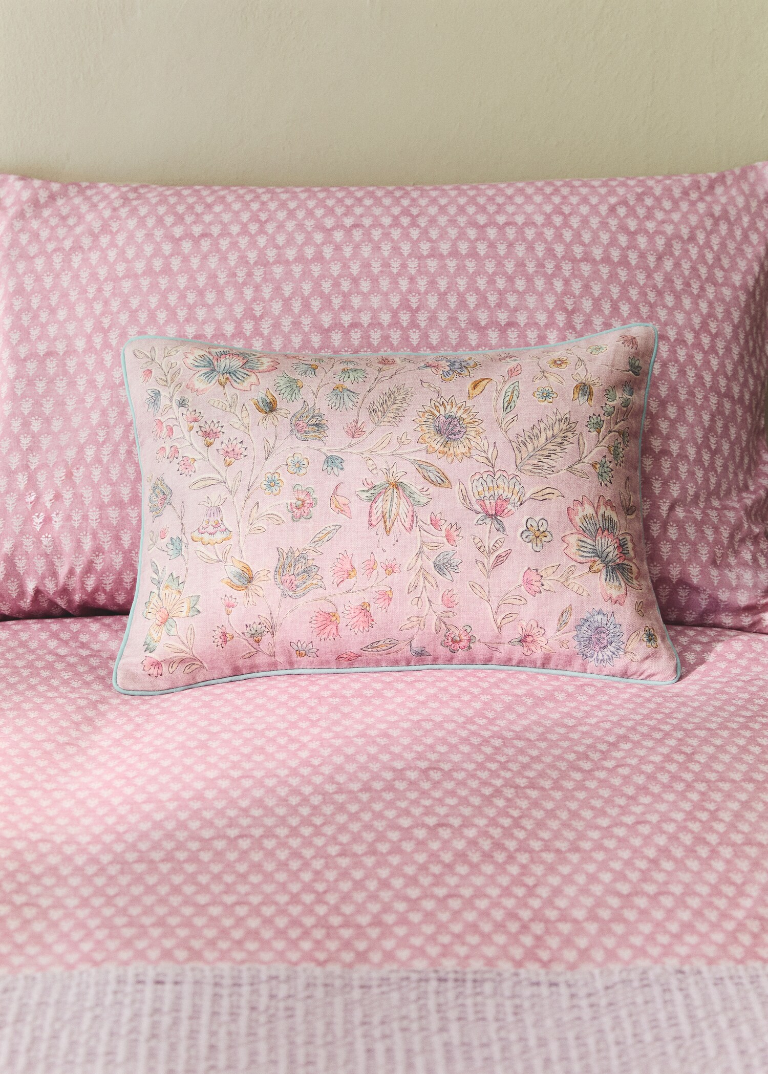Children's cushion cover in cotton-linen blend with floral design 30x40 - General plane