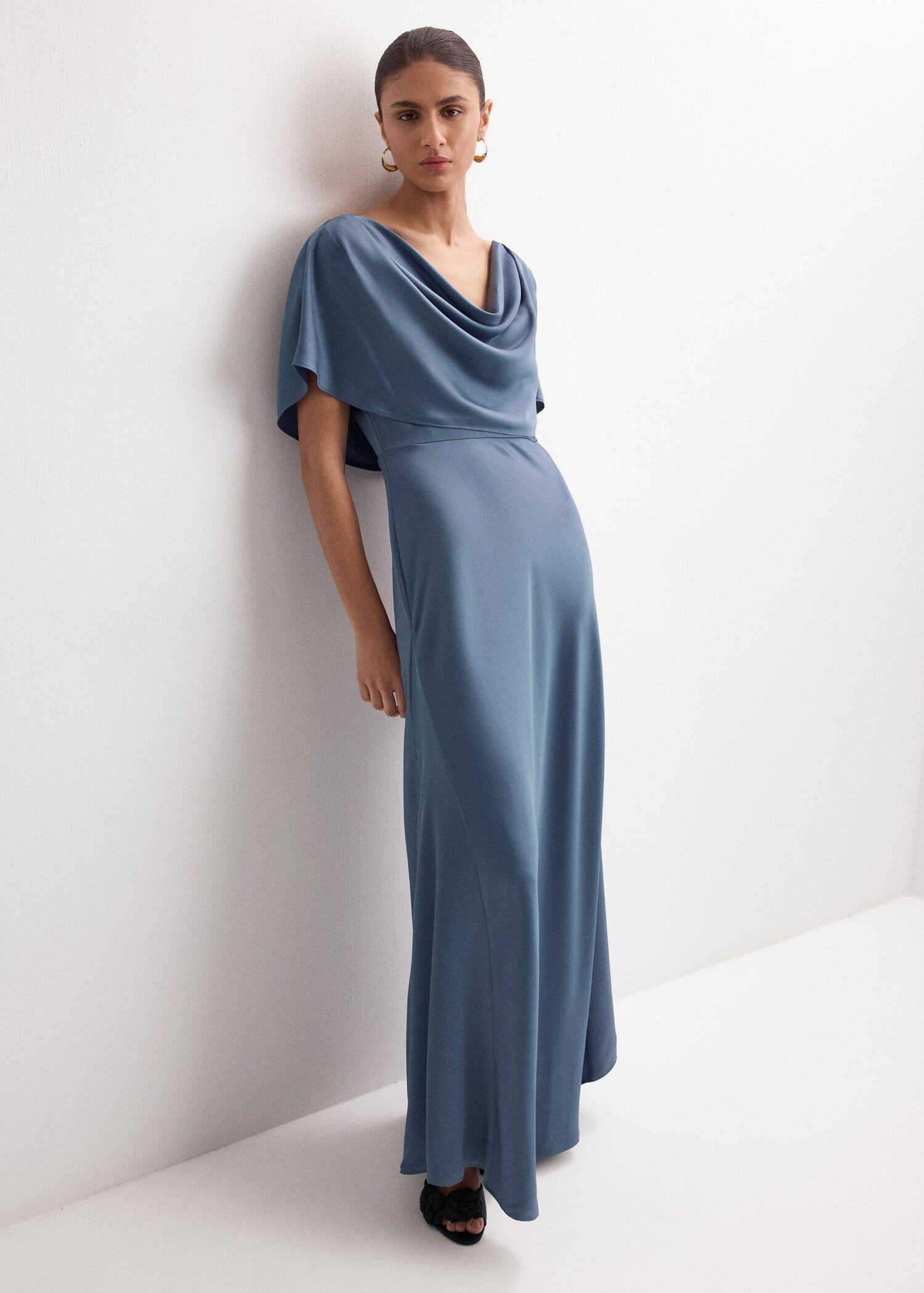 Long dress with draped neck - General plane