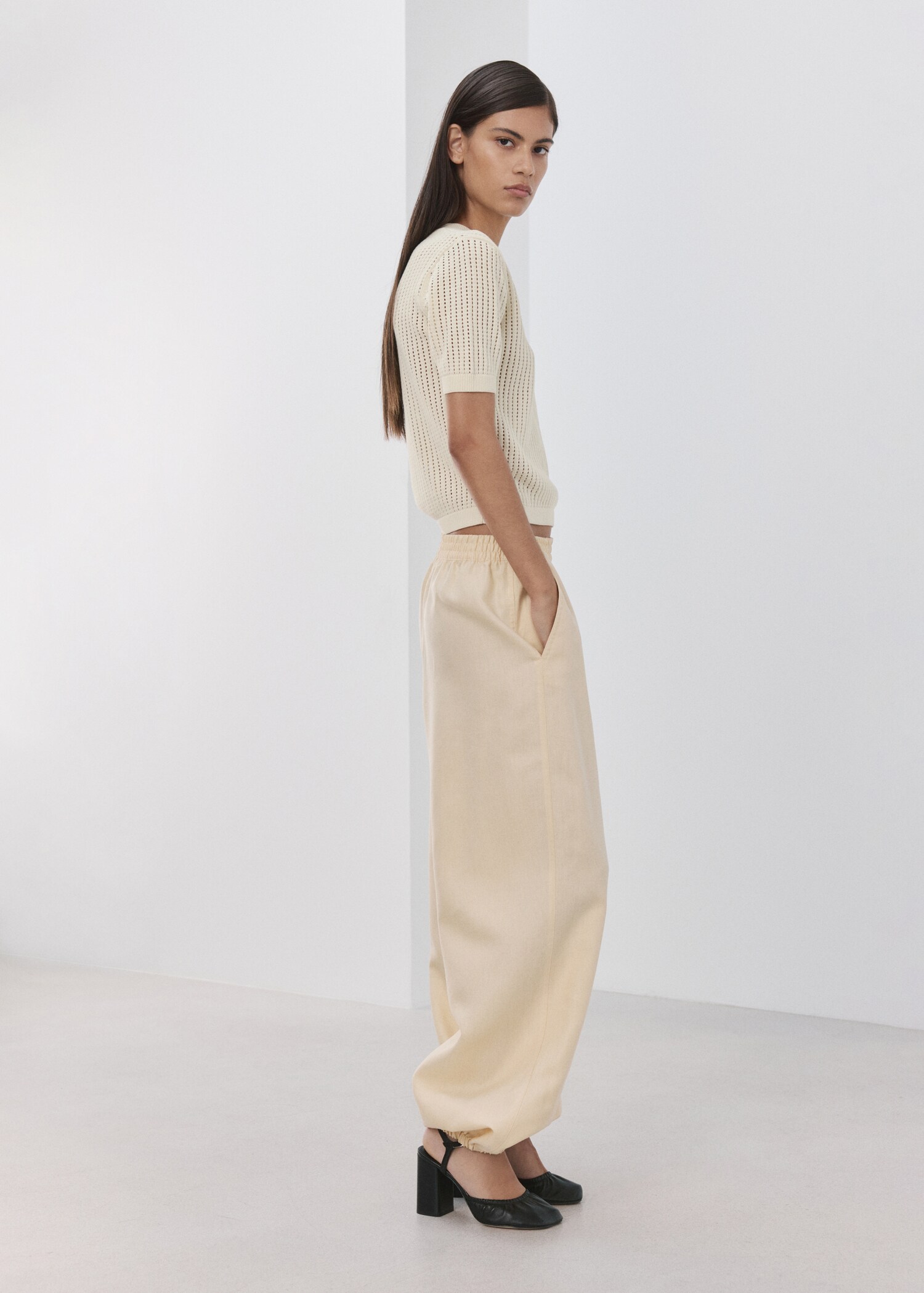 Short-sleeved openwork knitted sweater - General plane