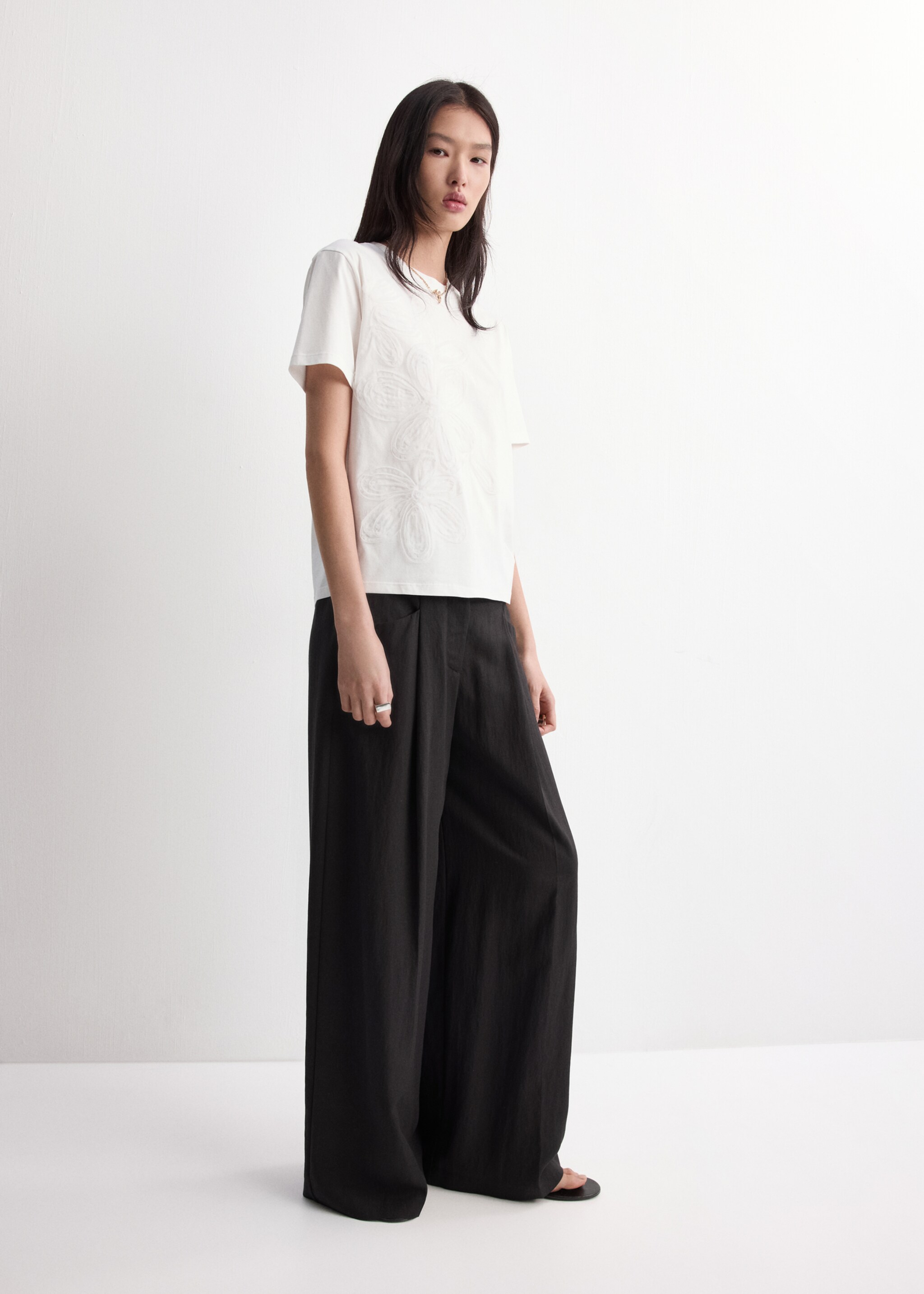 T-shirt coton broderie à fleurs - Plan général, Blanc cassé. Ref: 27005832-00.