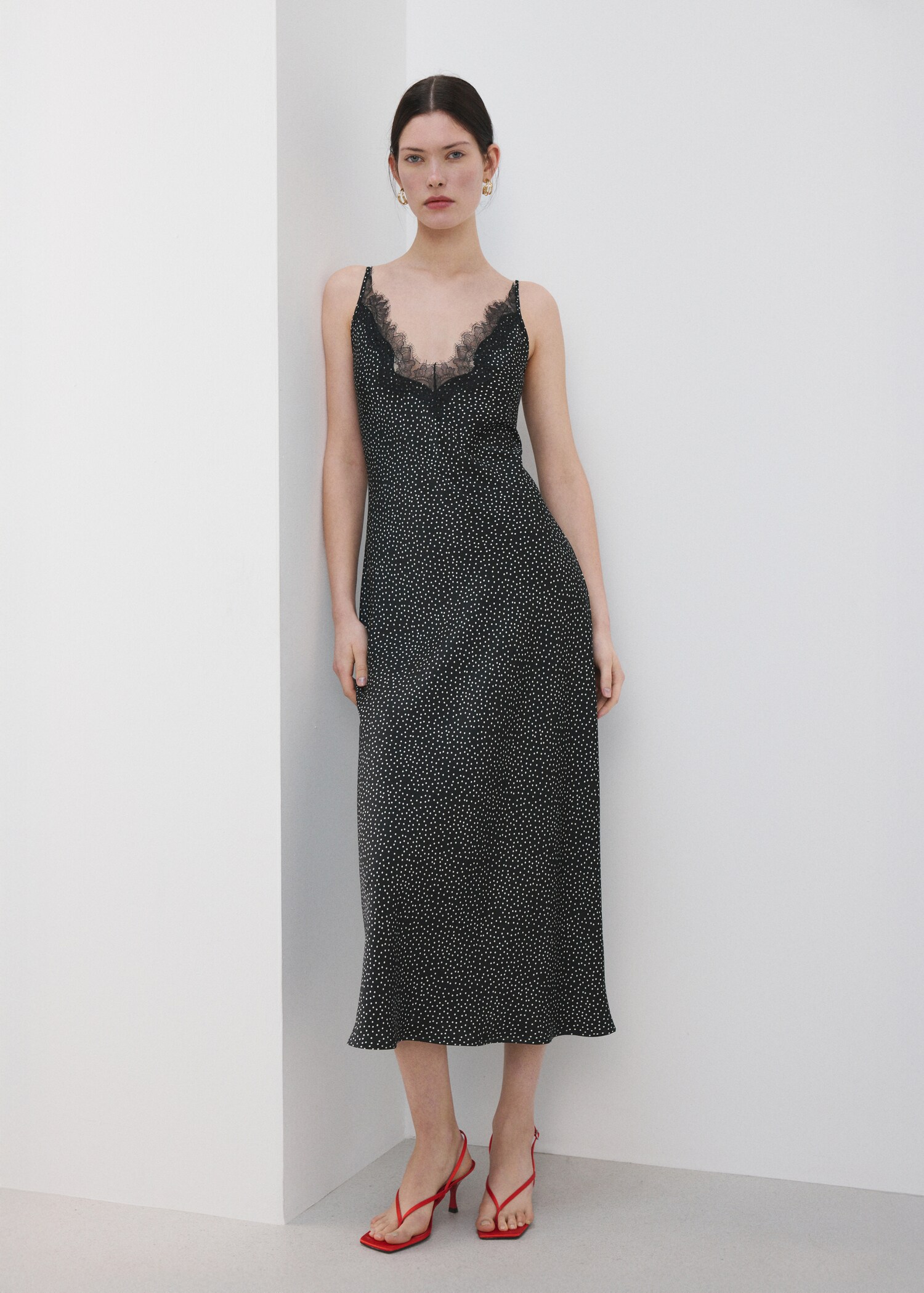 Polka dot lace dress - General plane