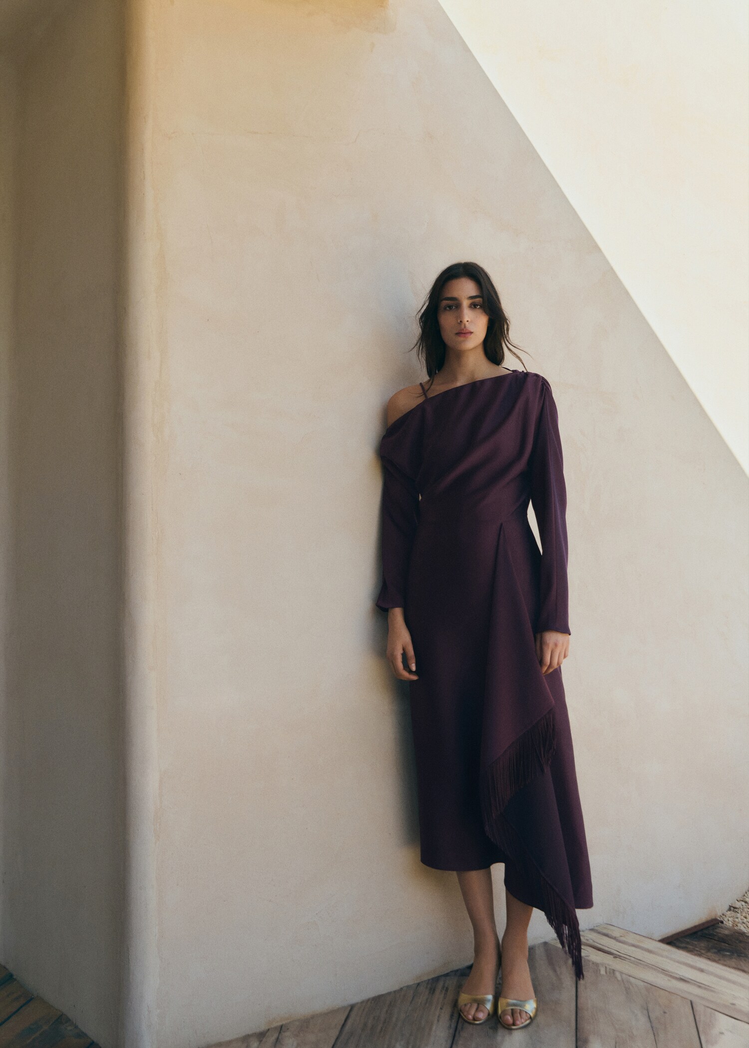 Asymmetrical satin dress with fringes - General plane