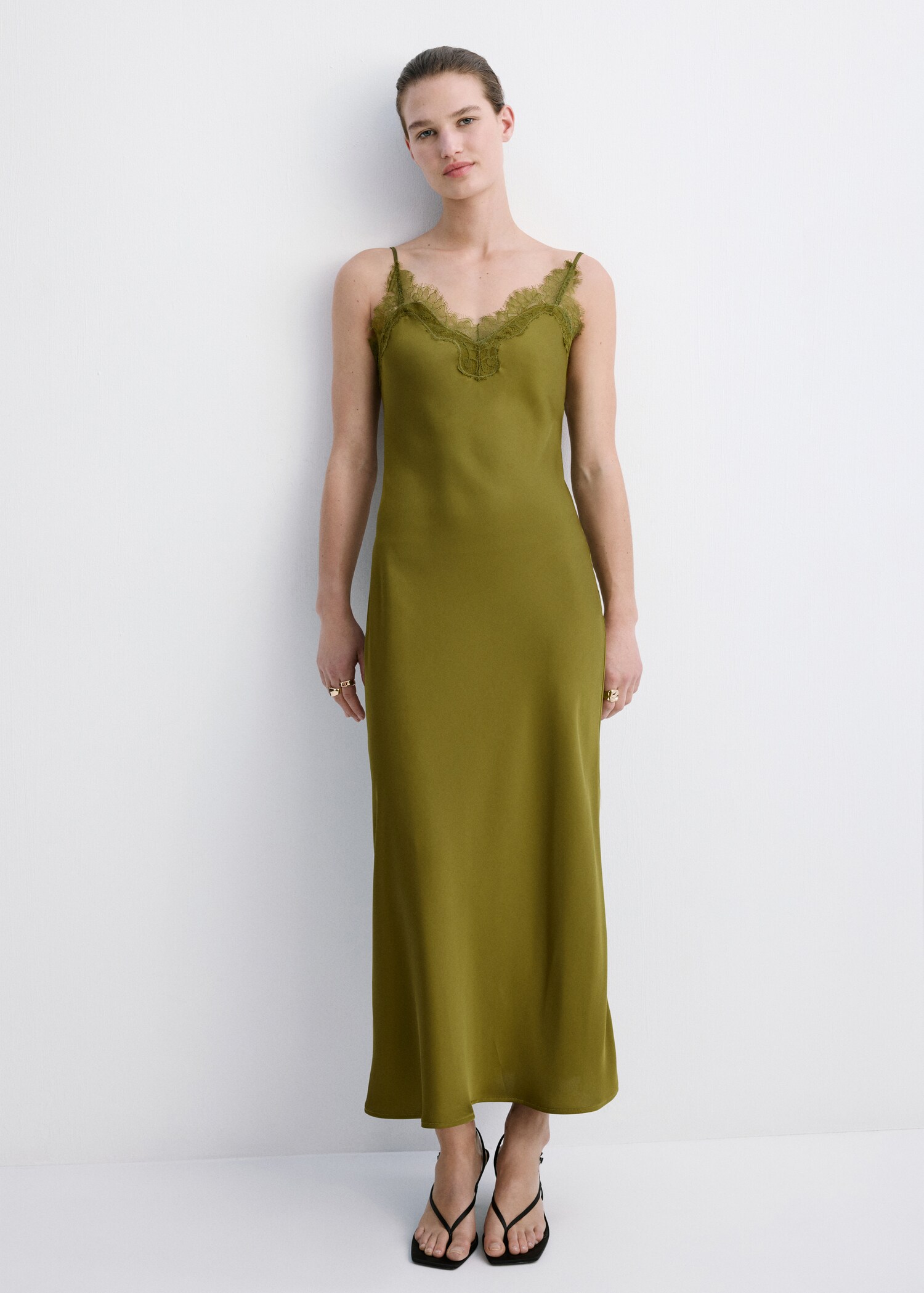 Robe style lingerie satinée - Plan général