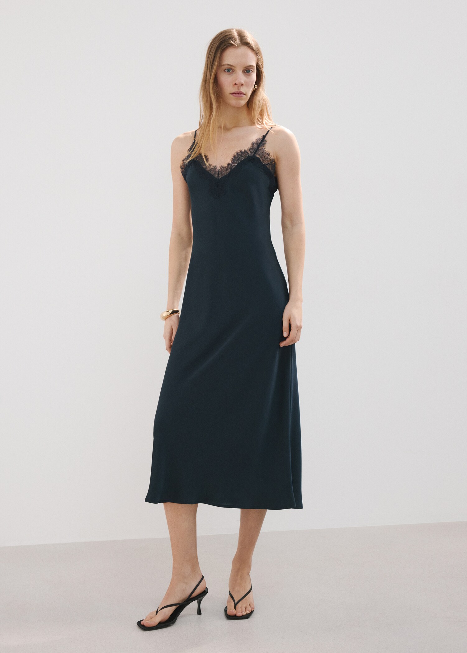 Robe style lingerie satinée - Plan général