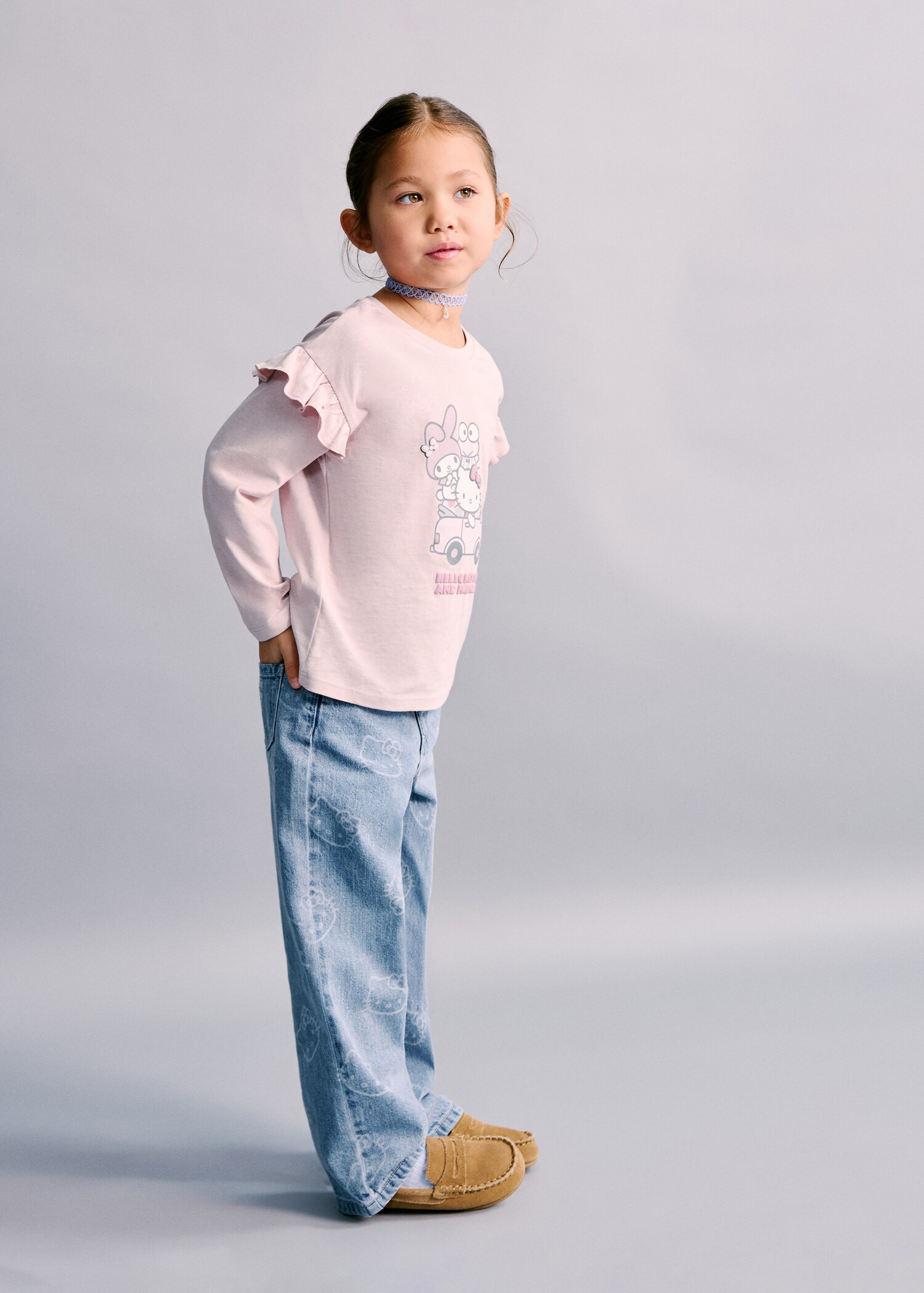 Hello Kitty jeans - General plane