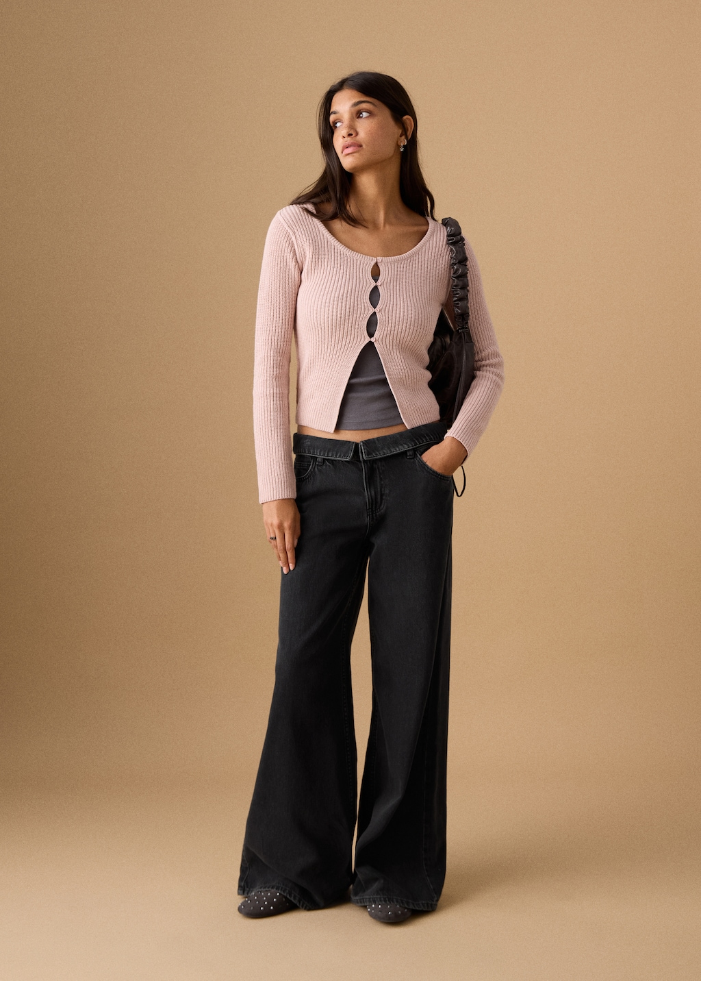 Low-waist jeans with turn-ups