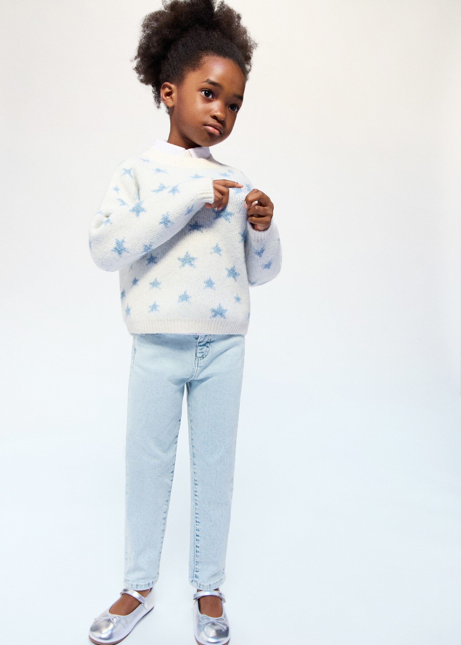 Jeans straight tachas - Plano general