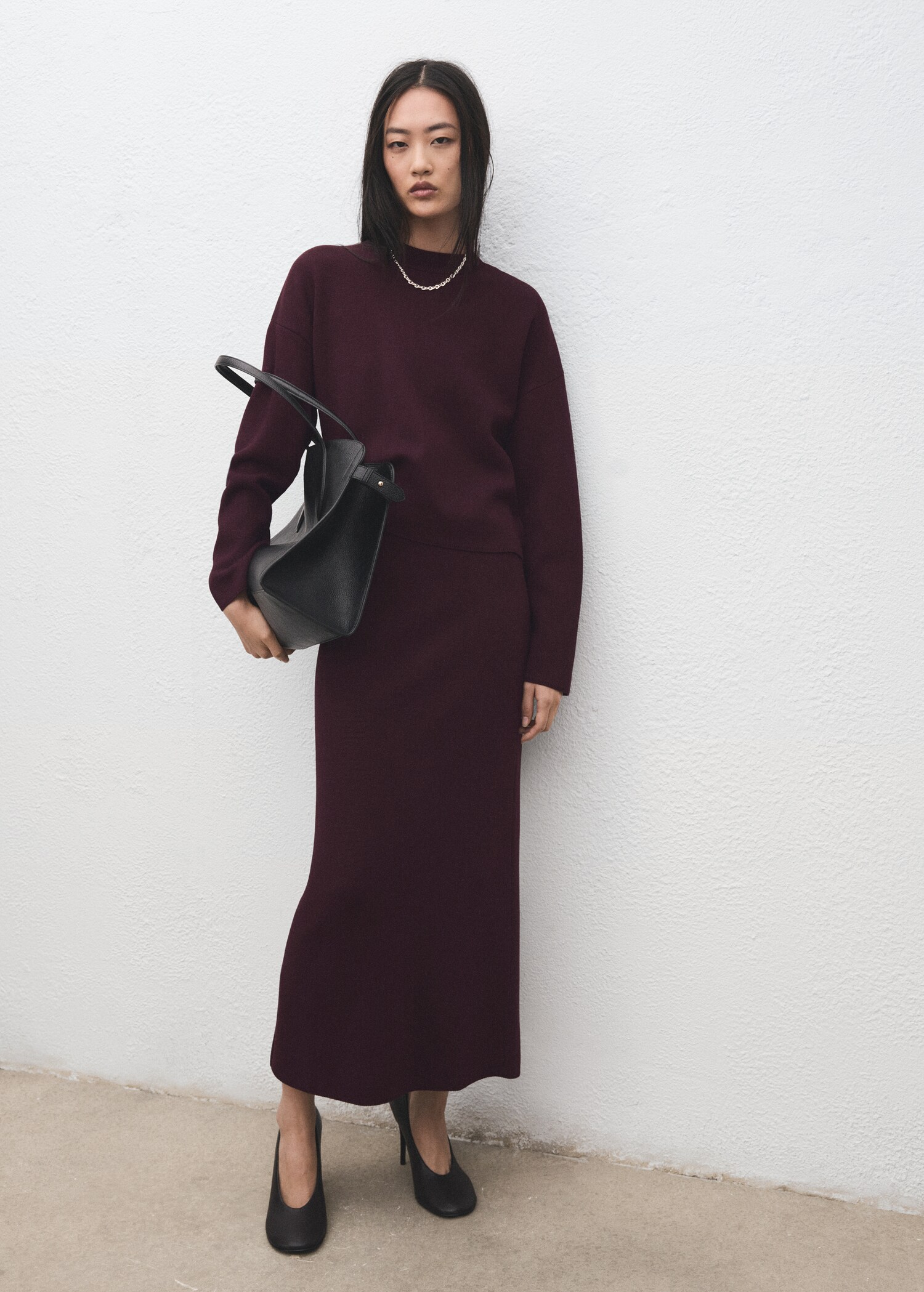 Round-neck knitted sweater - General plane