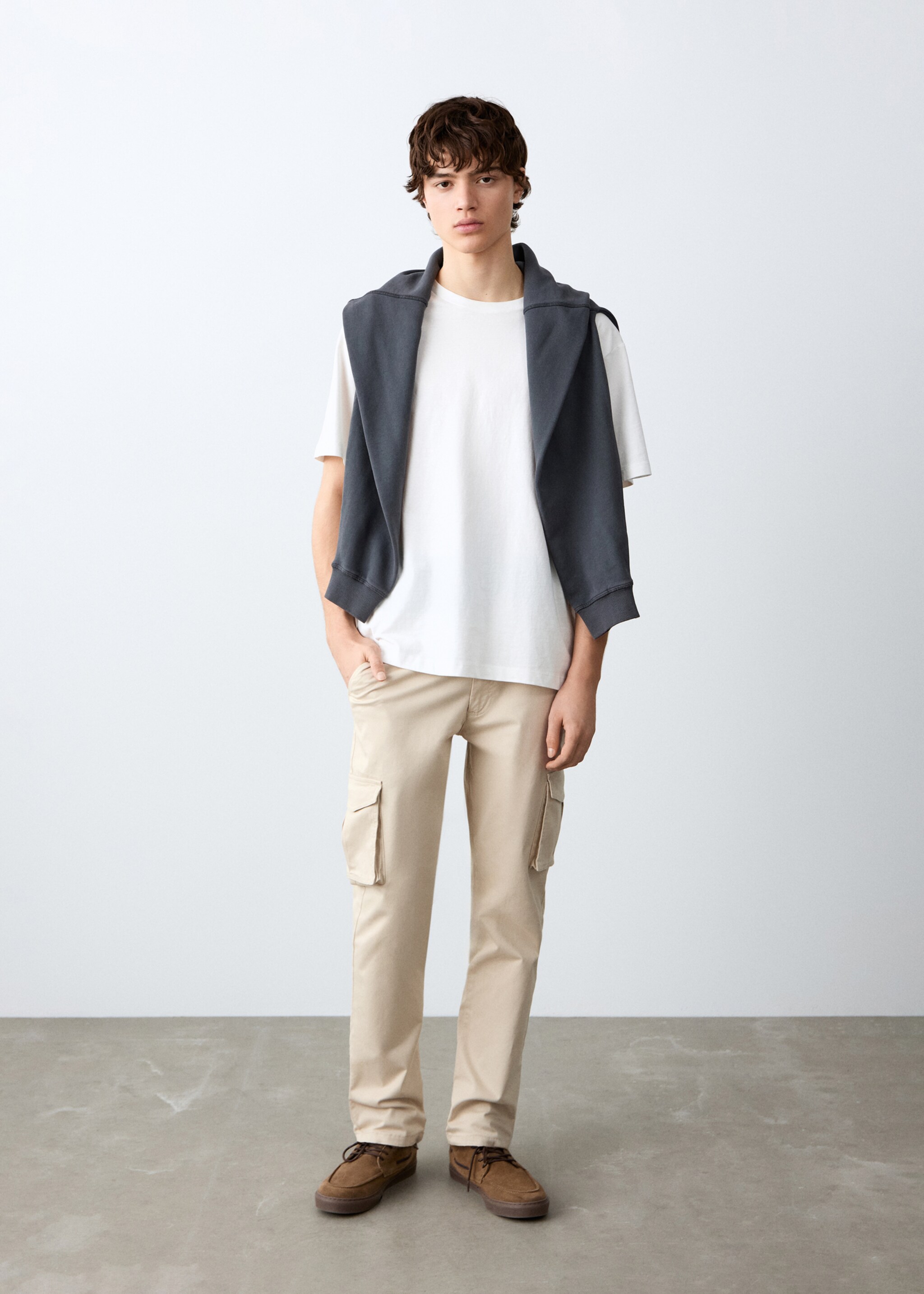 Pantalon droit cargo - Plan général, Gris glacé. Ref: 27011515-00.