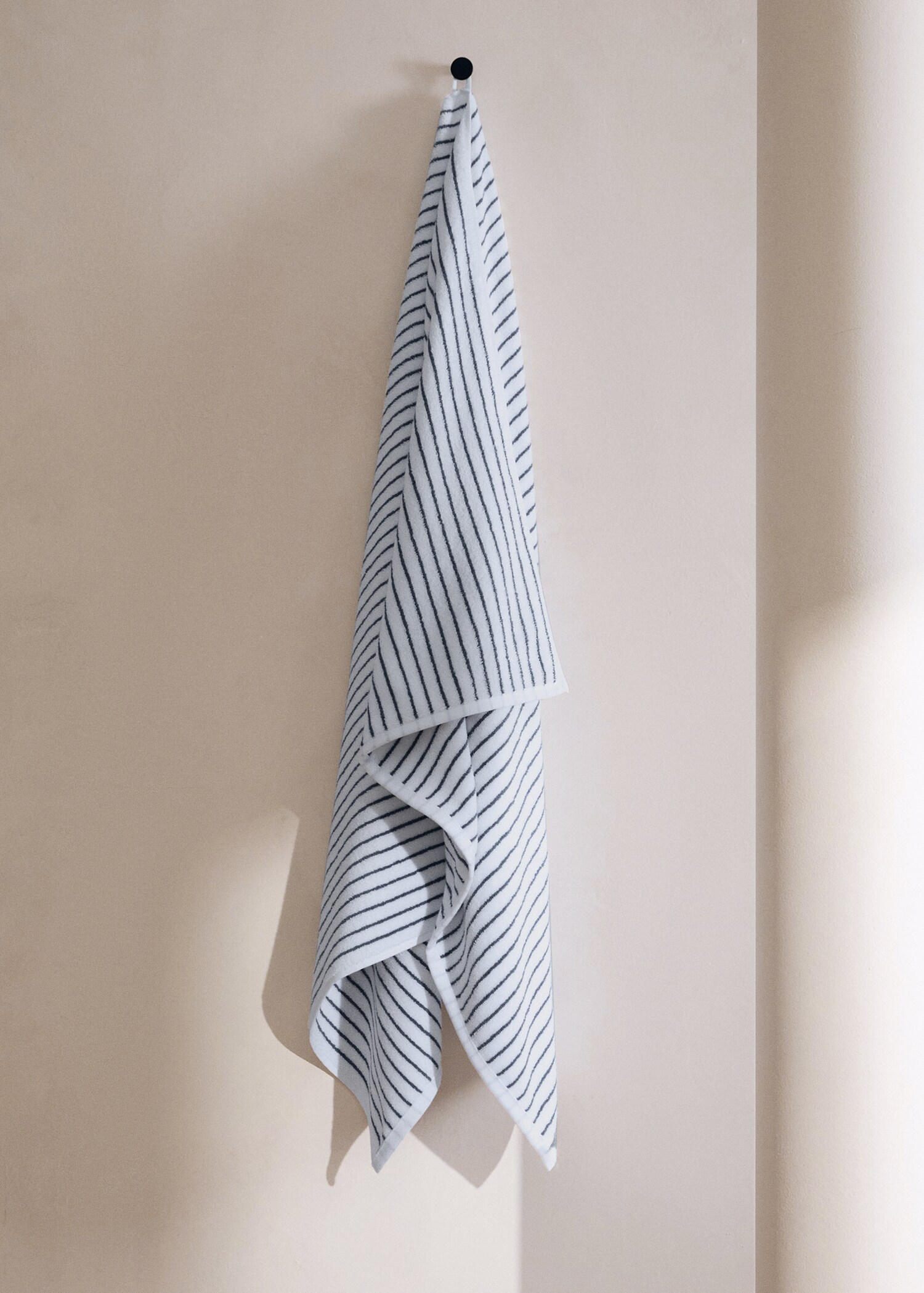 Two-tone striped cotton bath towel - General plane