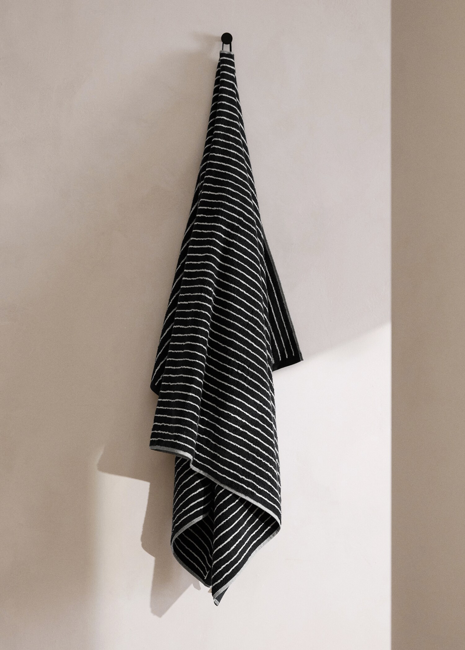 Two-tone striped cotton bath towel - General plane