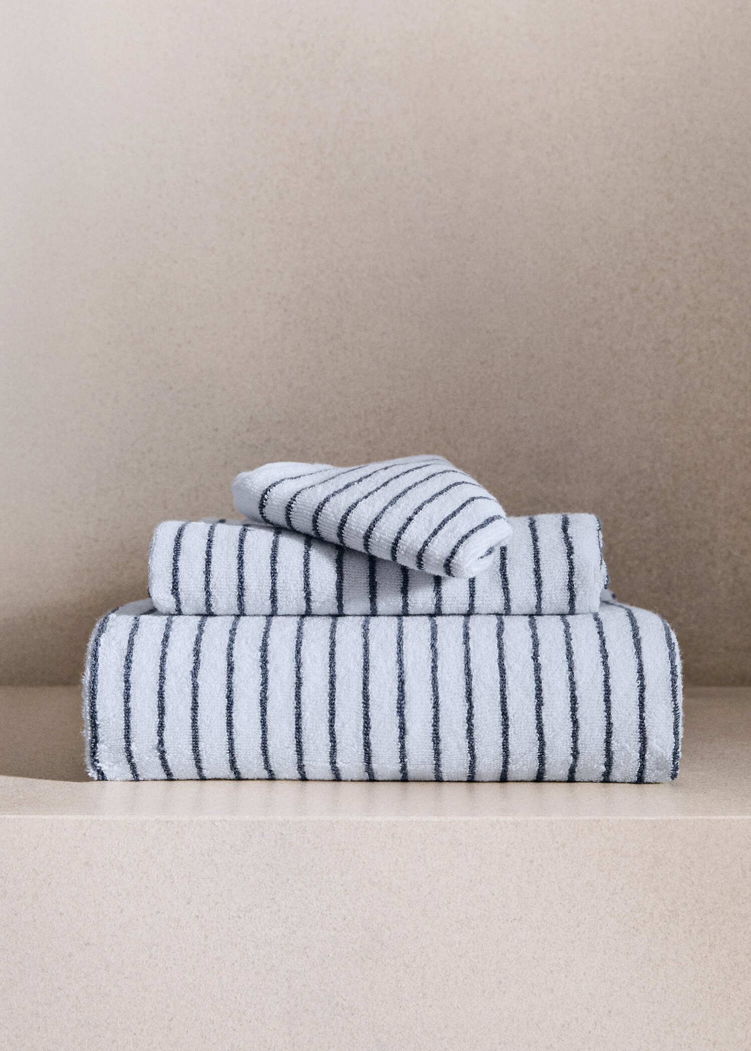 Two-tone striped cotton washcloth - General plane