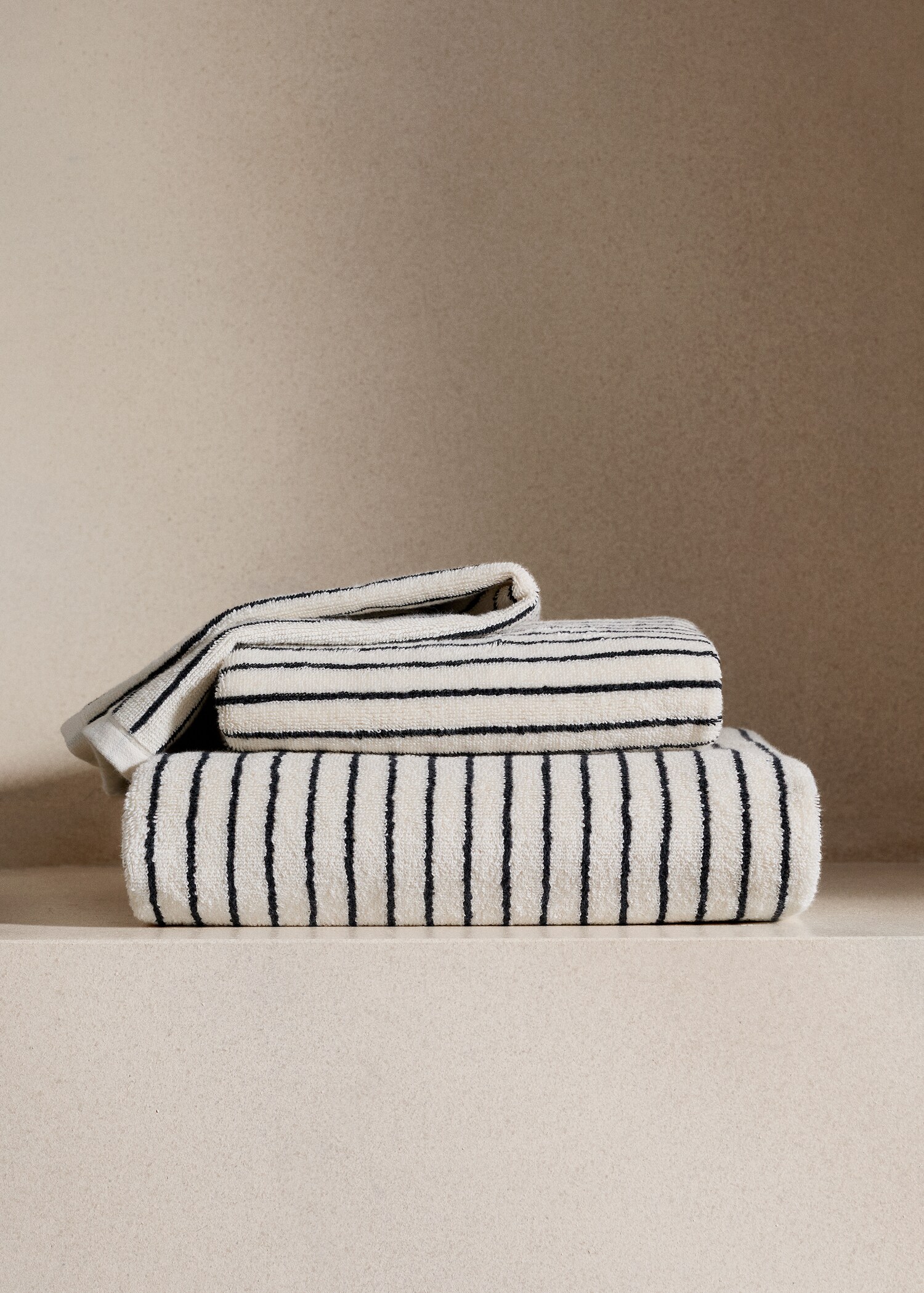 Two-tone striped cotton washcloth - General plane
