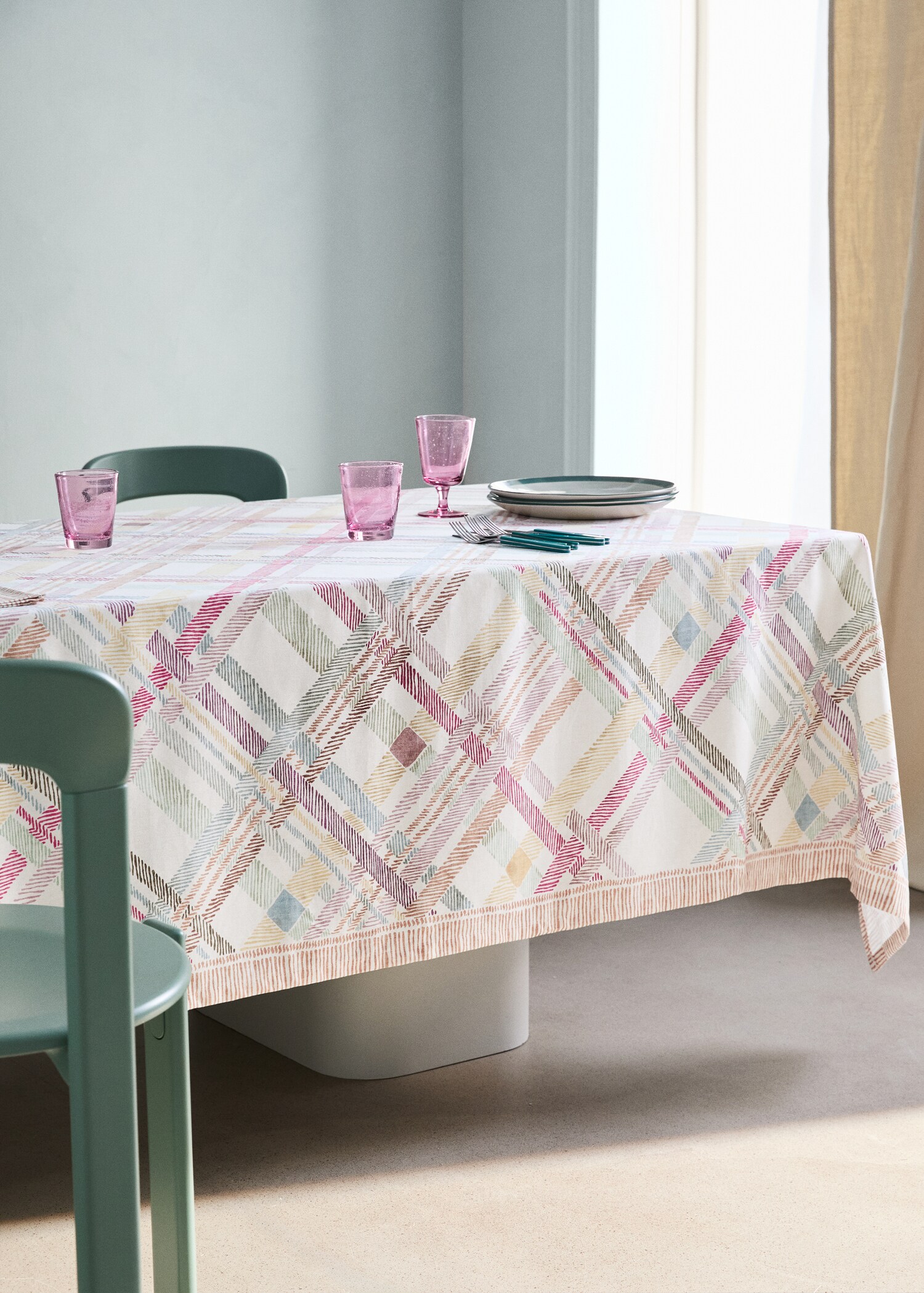 Multicolored printed cotton tablecloth for 2 to 4 people - General plane