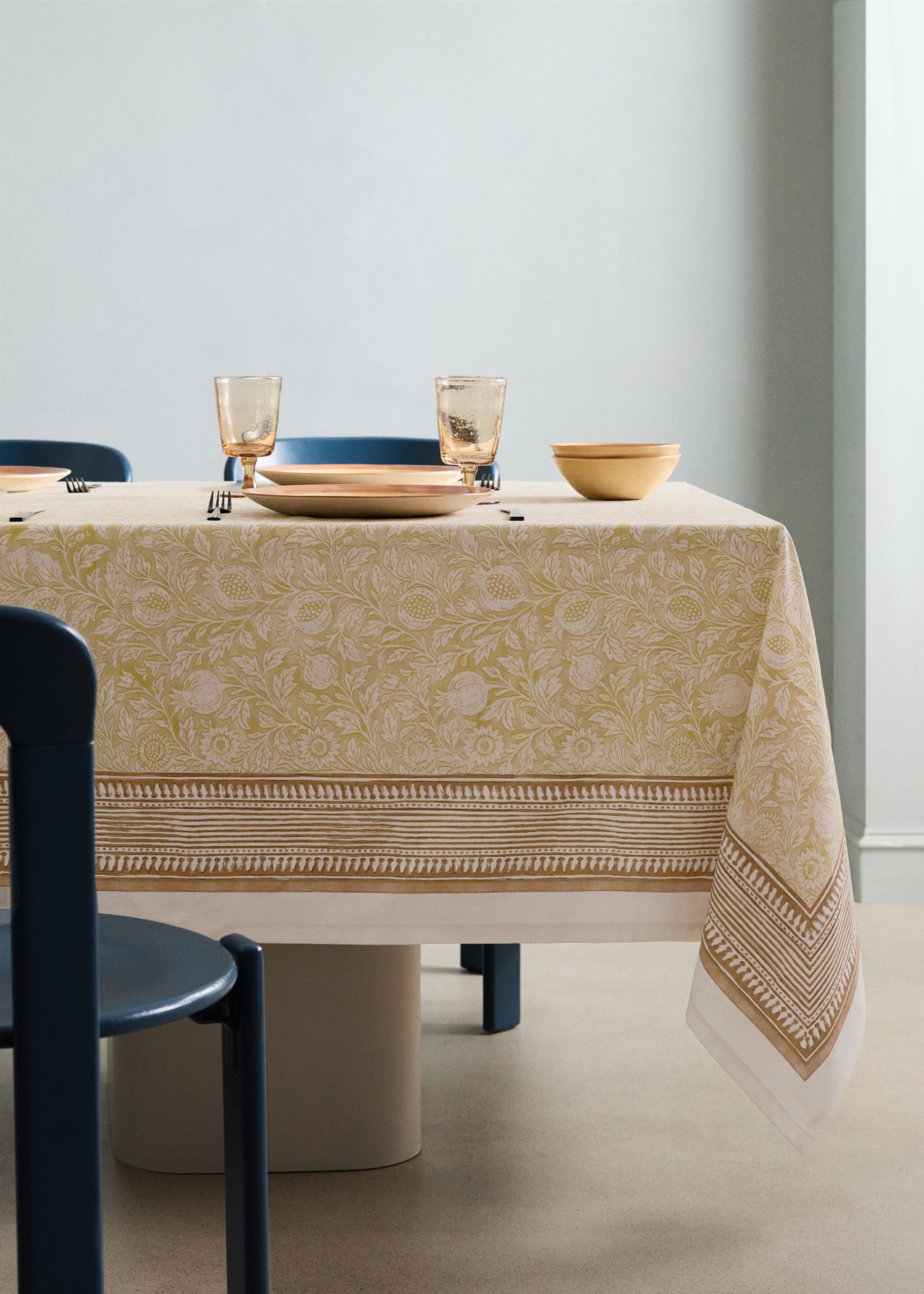 Blockprint style cotton tablecloth for 6 to 8 guests - General plane, Yellow. Ref: 27011565-00.