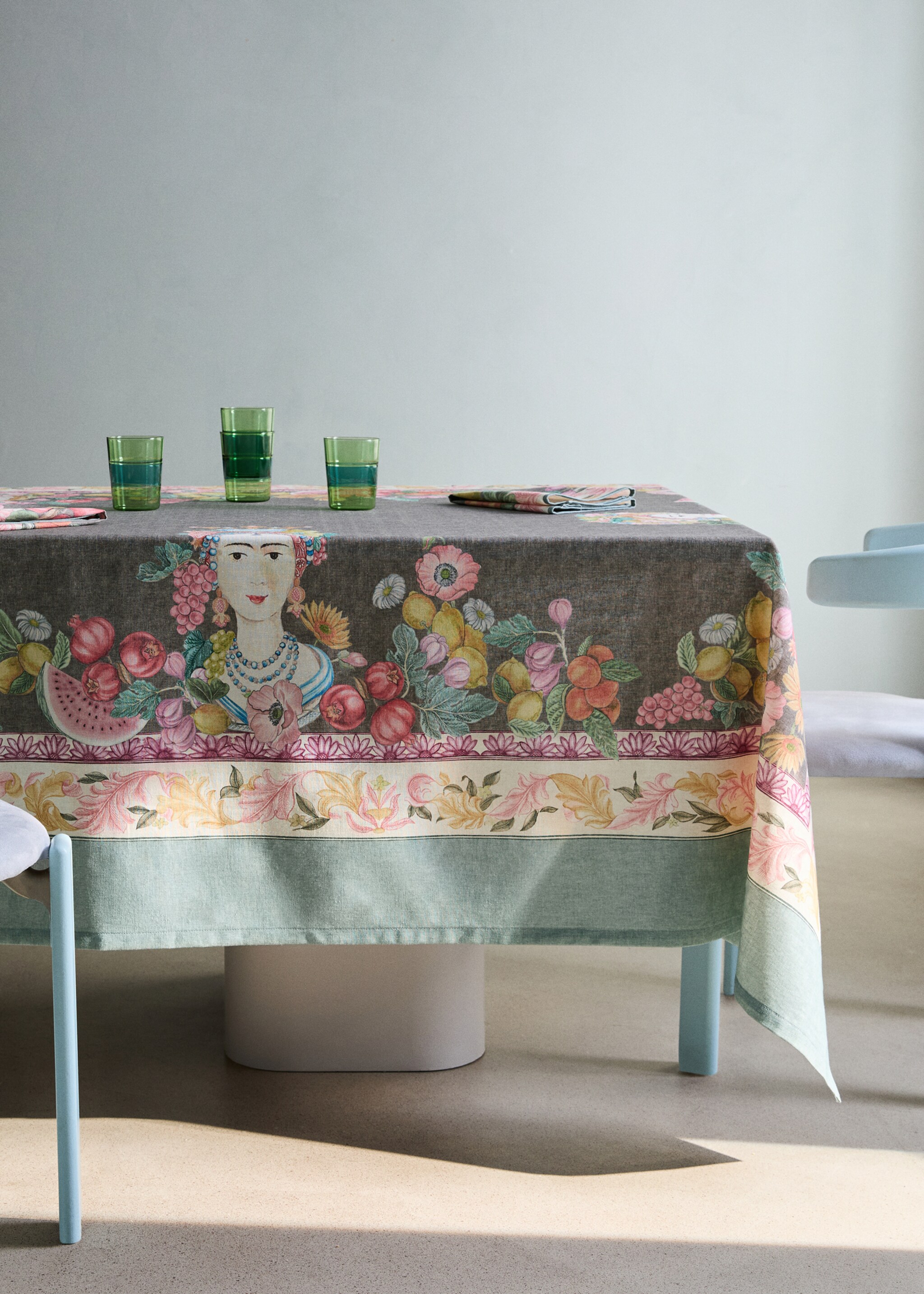 Fruit print cotton linen tablecloth for 6 to 8 people - General plane, Medium Brown. Ref: 27011568-00.