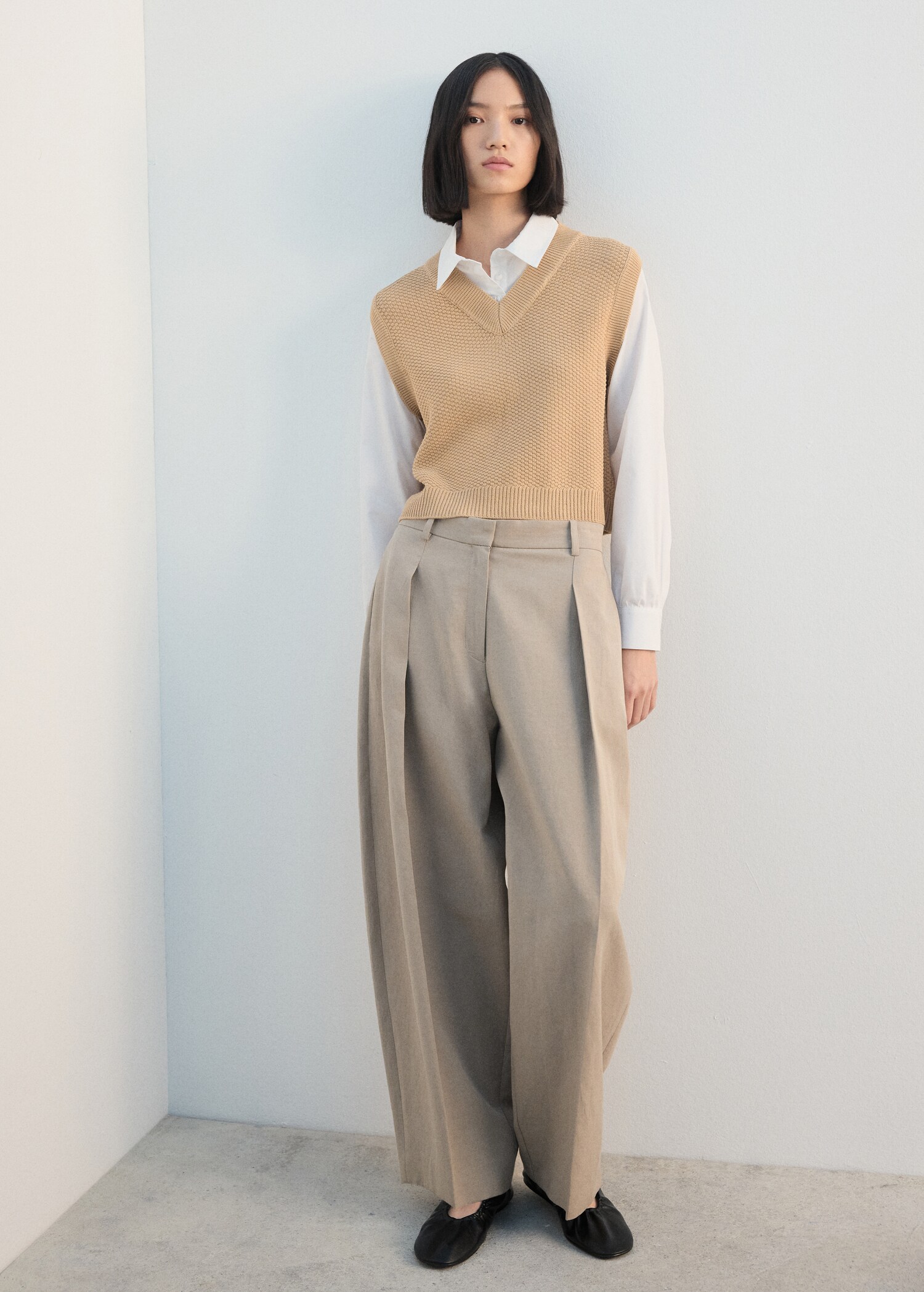 Mixed V-neck sweater - General plane