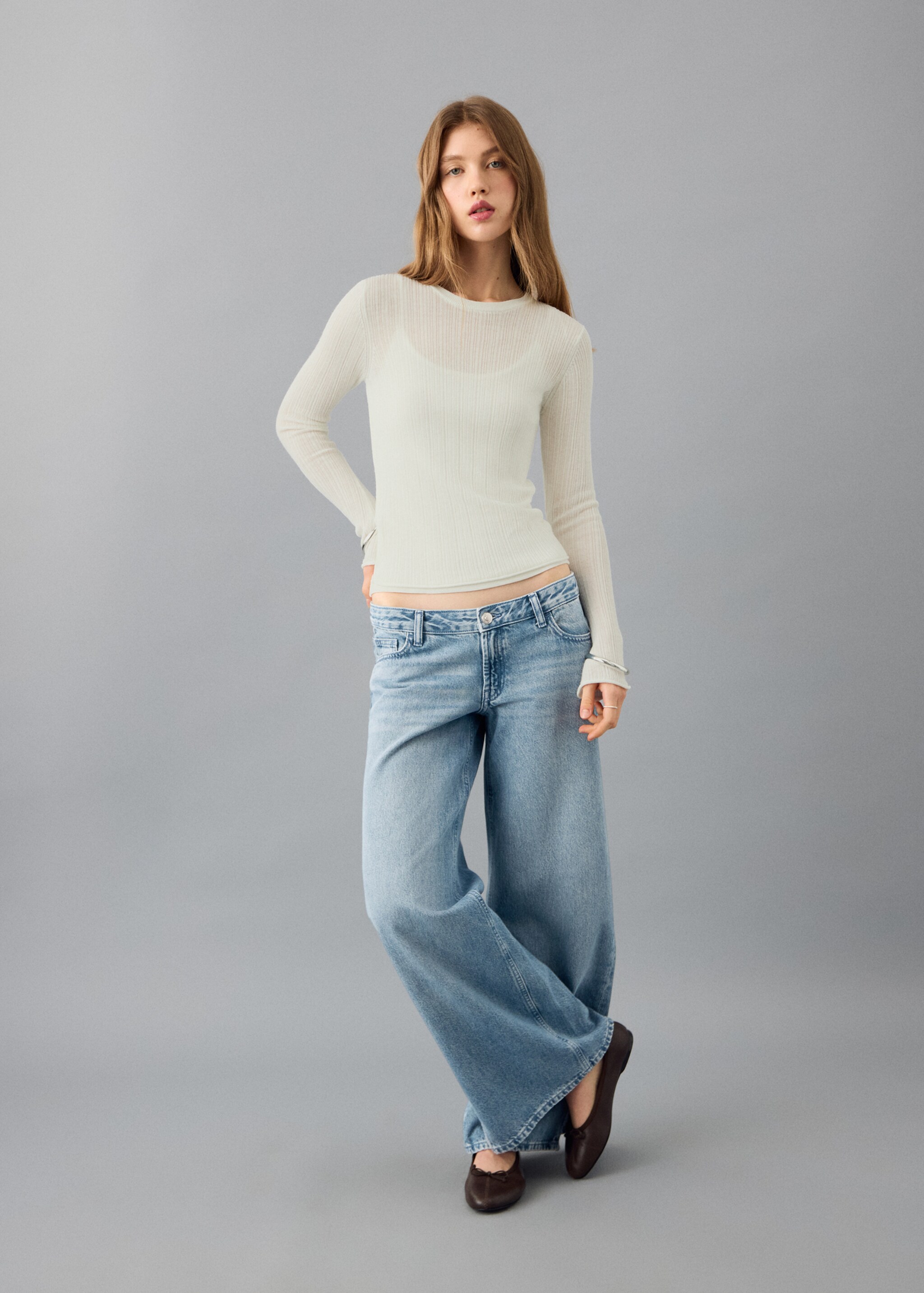 Pull-over en maille fine - Plan général, Blanc cassé. Ref: 27012552-00.