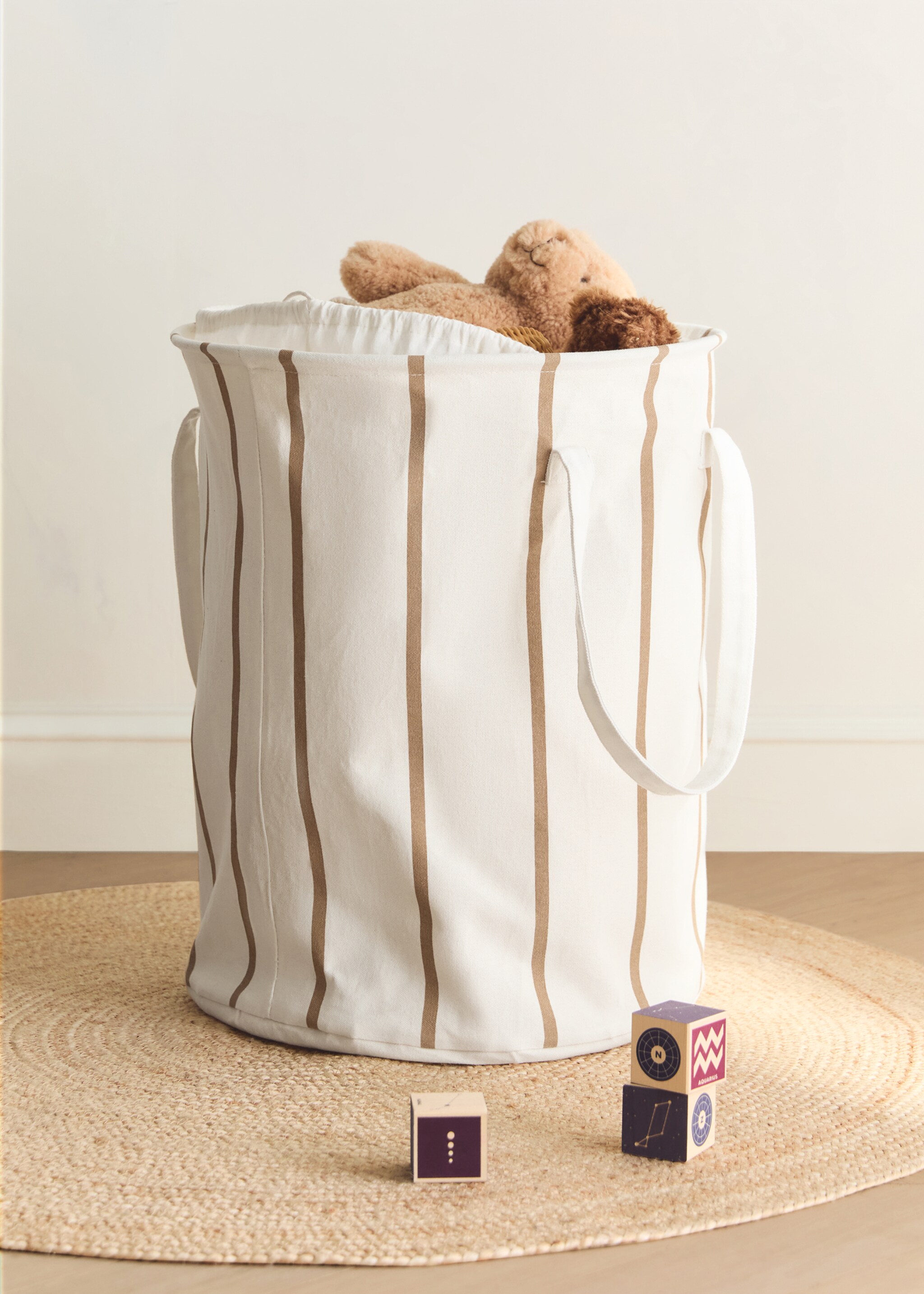 Textile basket with cylindrical striped design - General plane, White. Ref: 27012901-00.