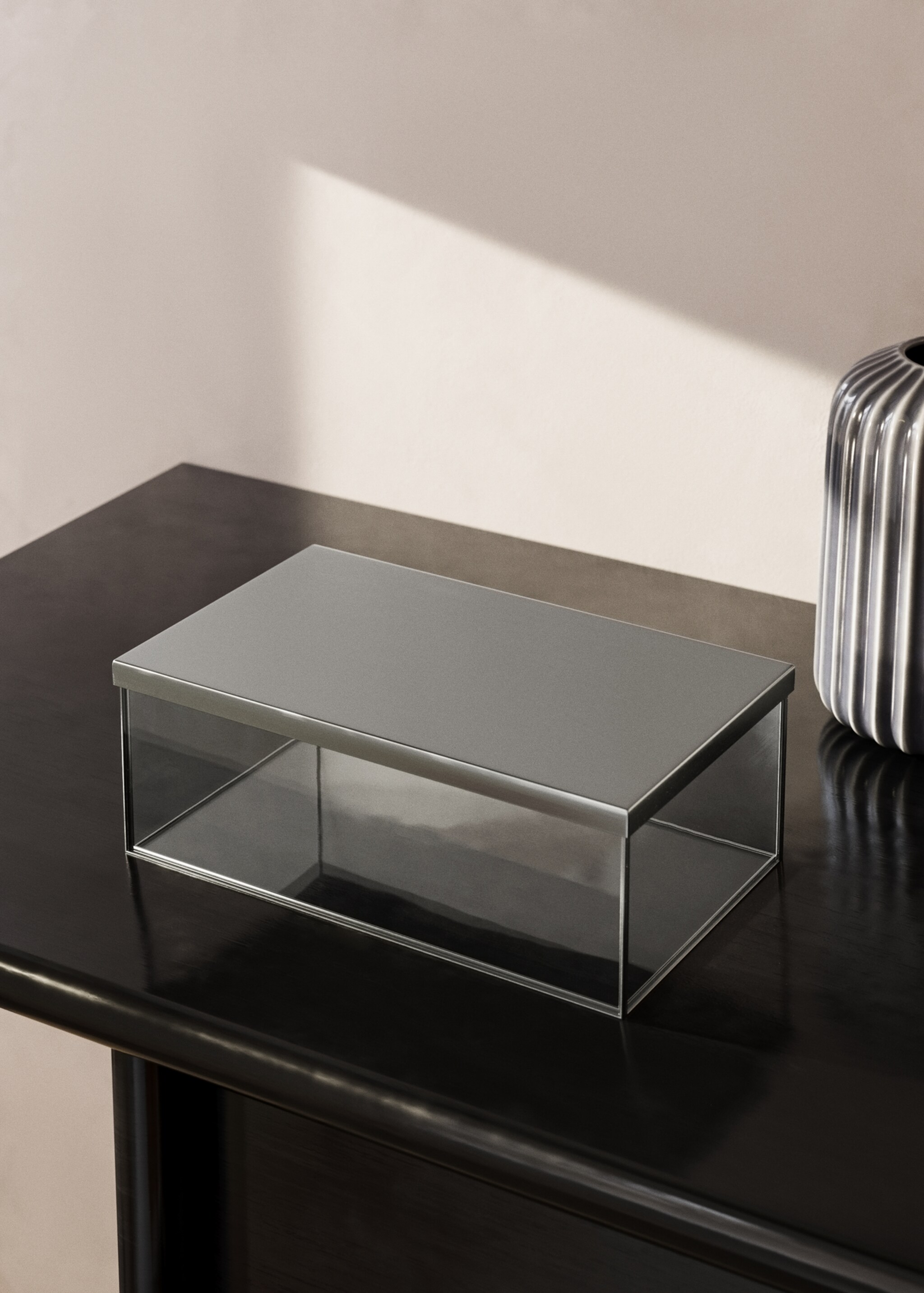 Large glass box with metal contrast - General plane, Silver. Ref: 27012907-00.