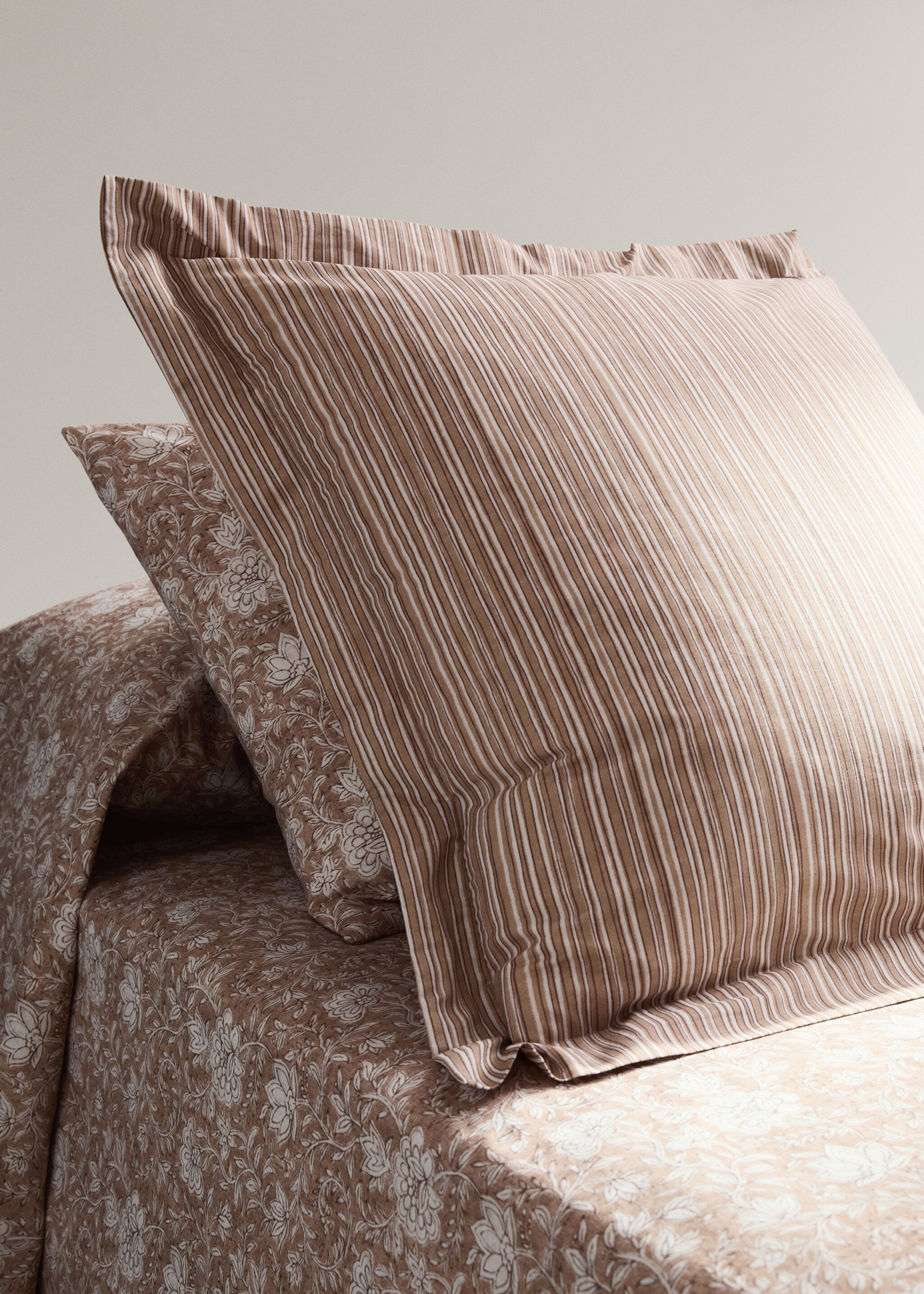 Two percale cotton floral pillowcases 50x75 cm - General plane, Tobacco Brown. Ref: 27012950-00.