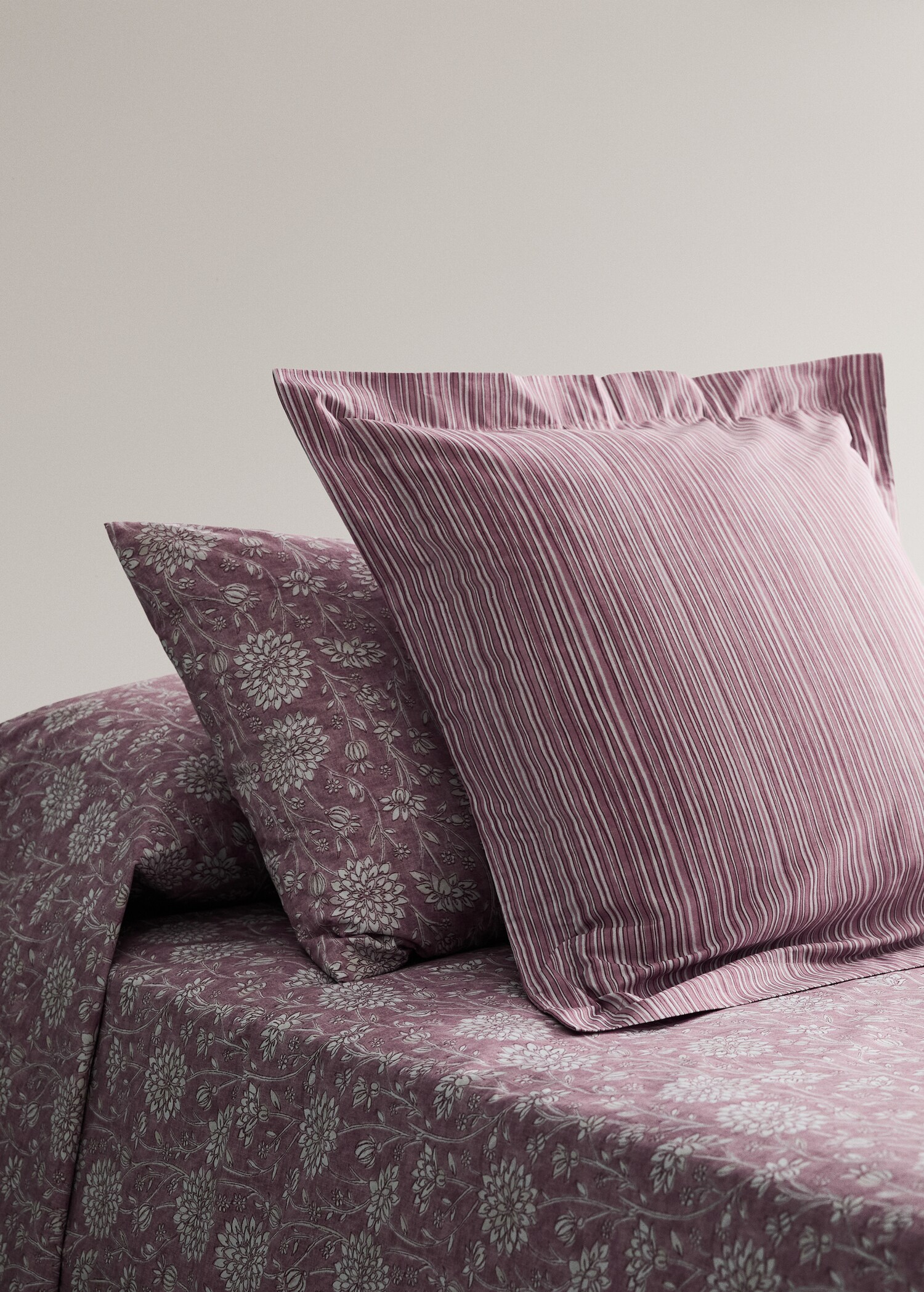 Two percale cotton floral pillowcases 50x75 cm - General plane