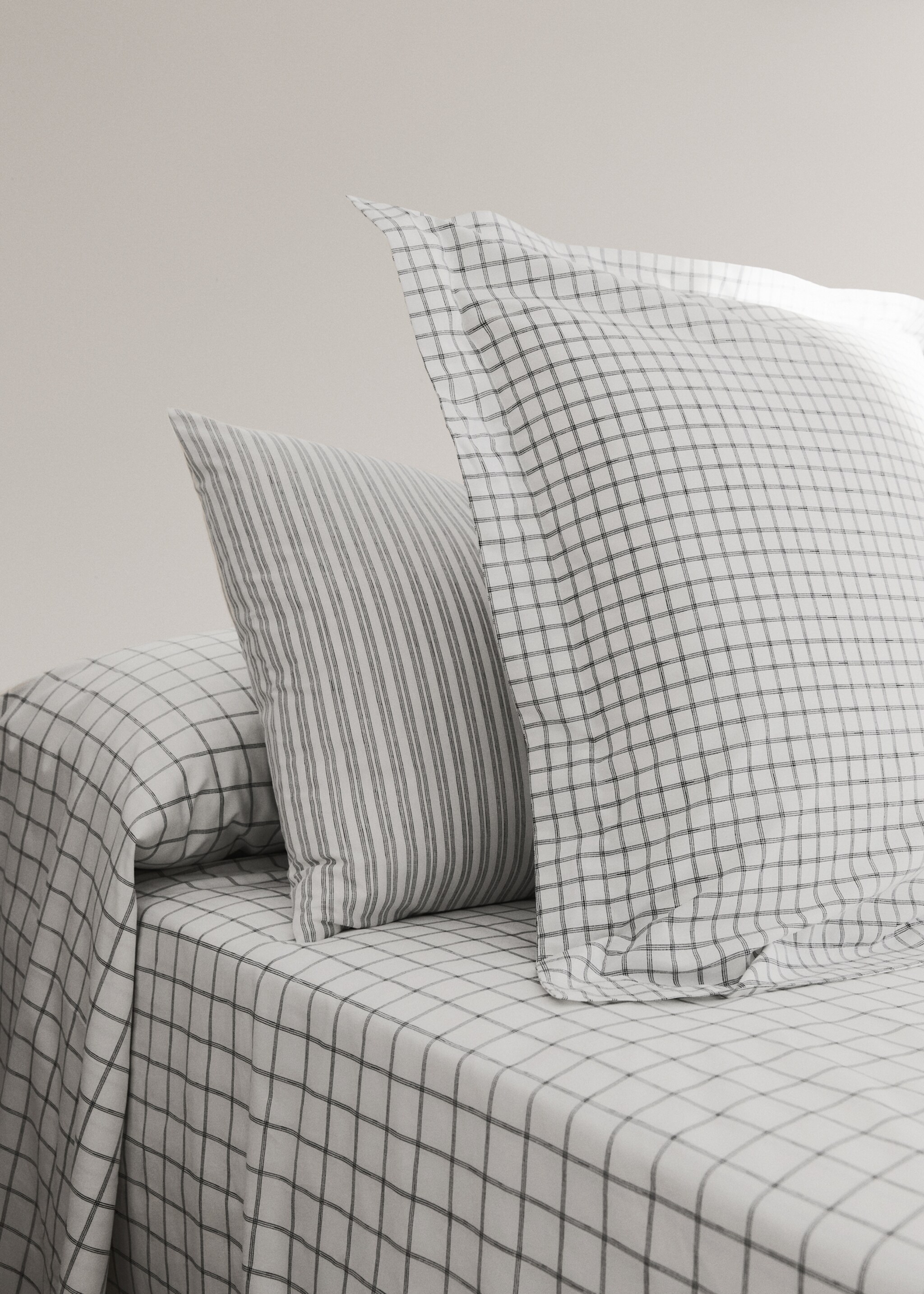 Two percale striped pillowcases 50x75 cm - General plane, Grey. Ref: 27012953-00.