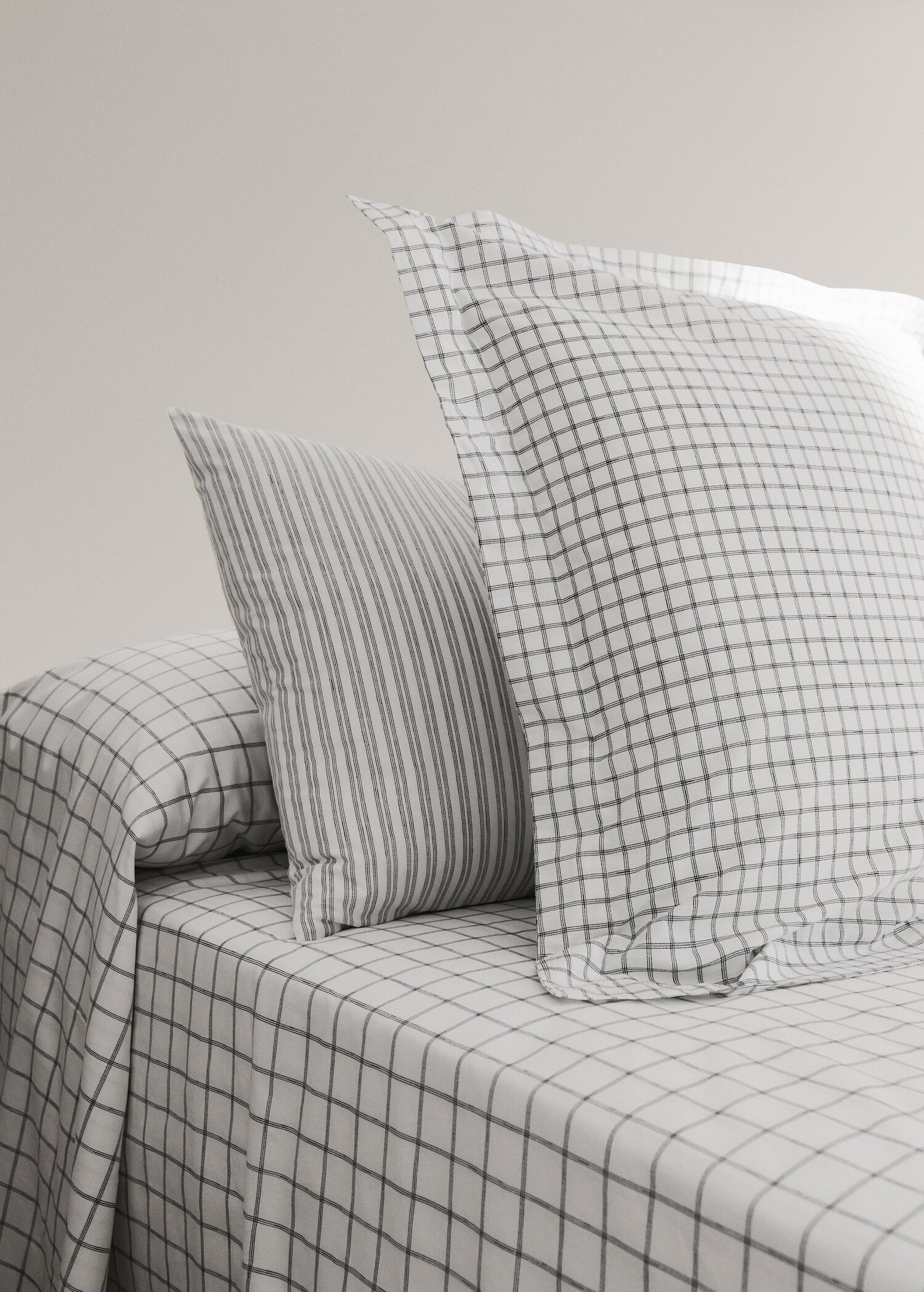 Two percale striped pillowcases 50x75 cm - General plane