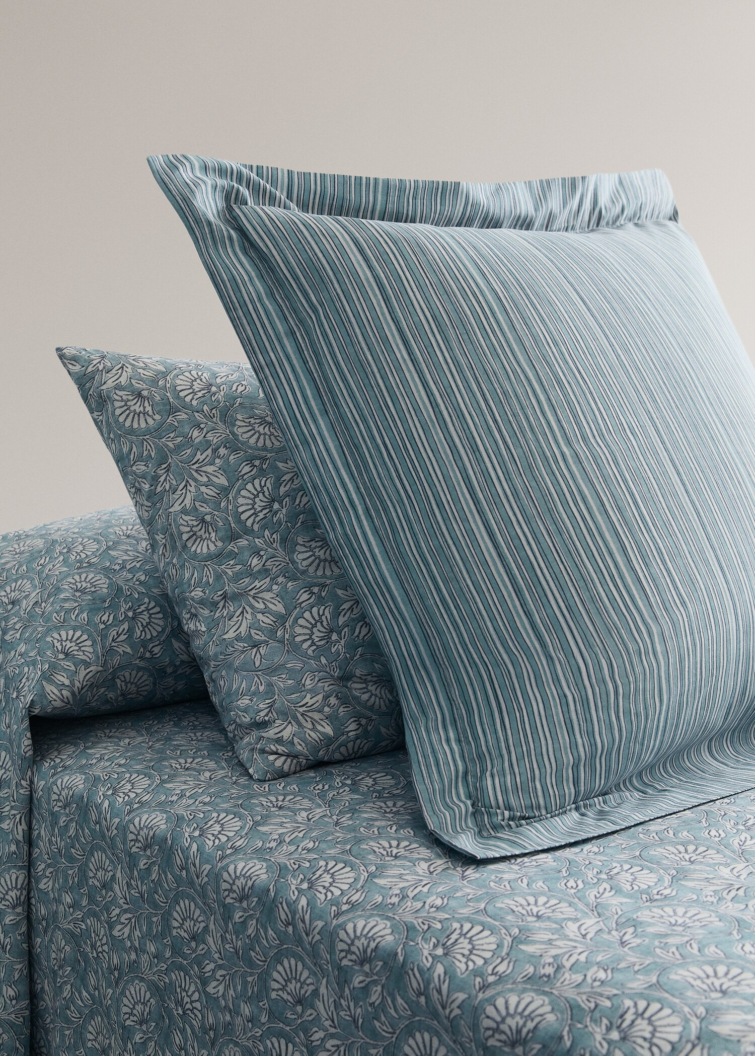 Dos fundas almohadas estampado flor decorativa 60x60 cm - Plano general