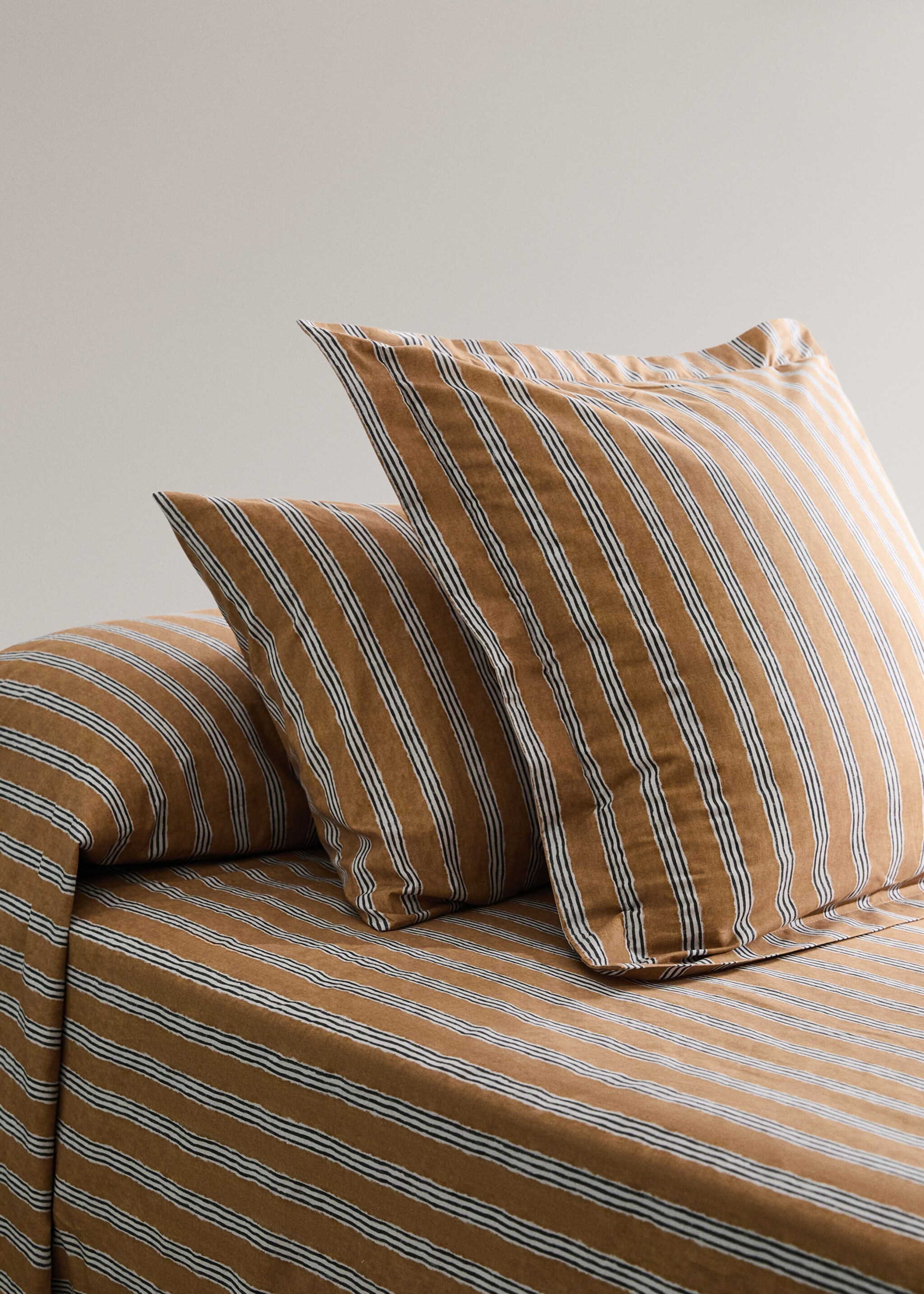 Two tricolour striped percale cotton pillowcases 50x75 cm - General plane, Ochre. Ref: 27012971-00.