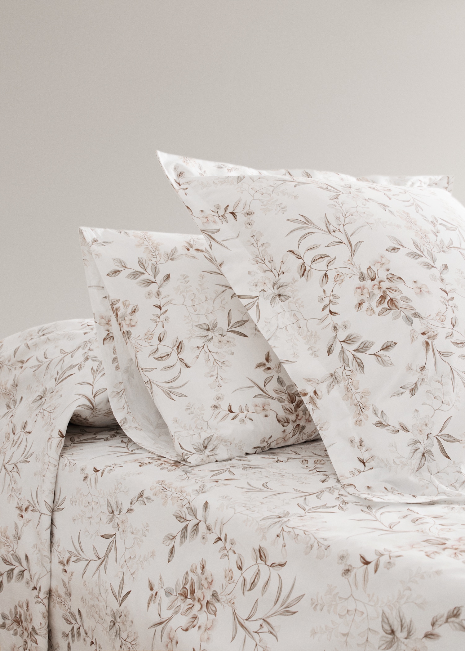 Two garden floral print pillowcases 50x75 cm - General plane