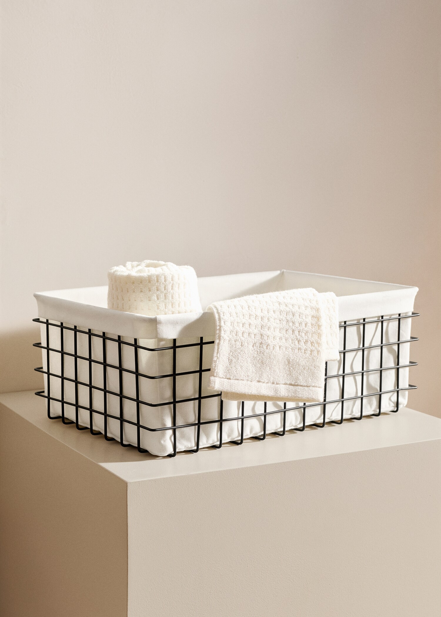 Large rectangular basket with lining - General plane