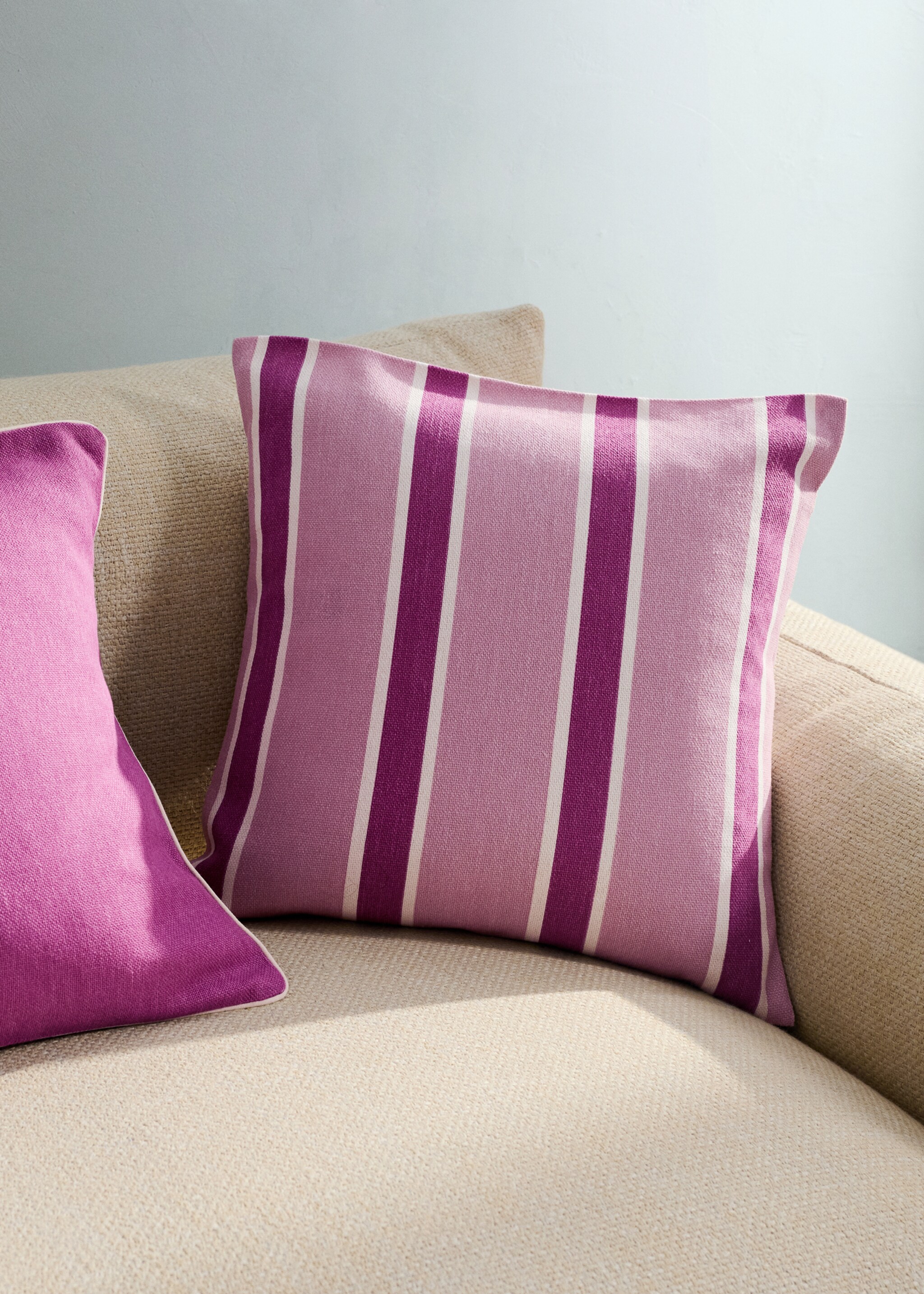 Cotton cushion cover with printed stripes 45x45 cm - General plane, Pastel Pink. Ref: 27013321-00.