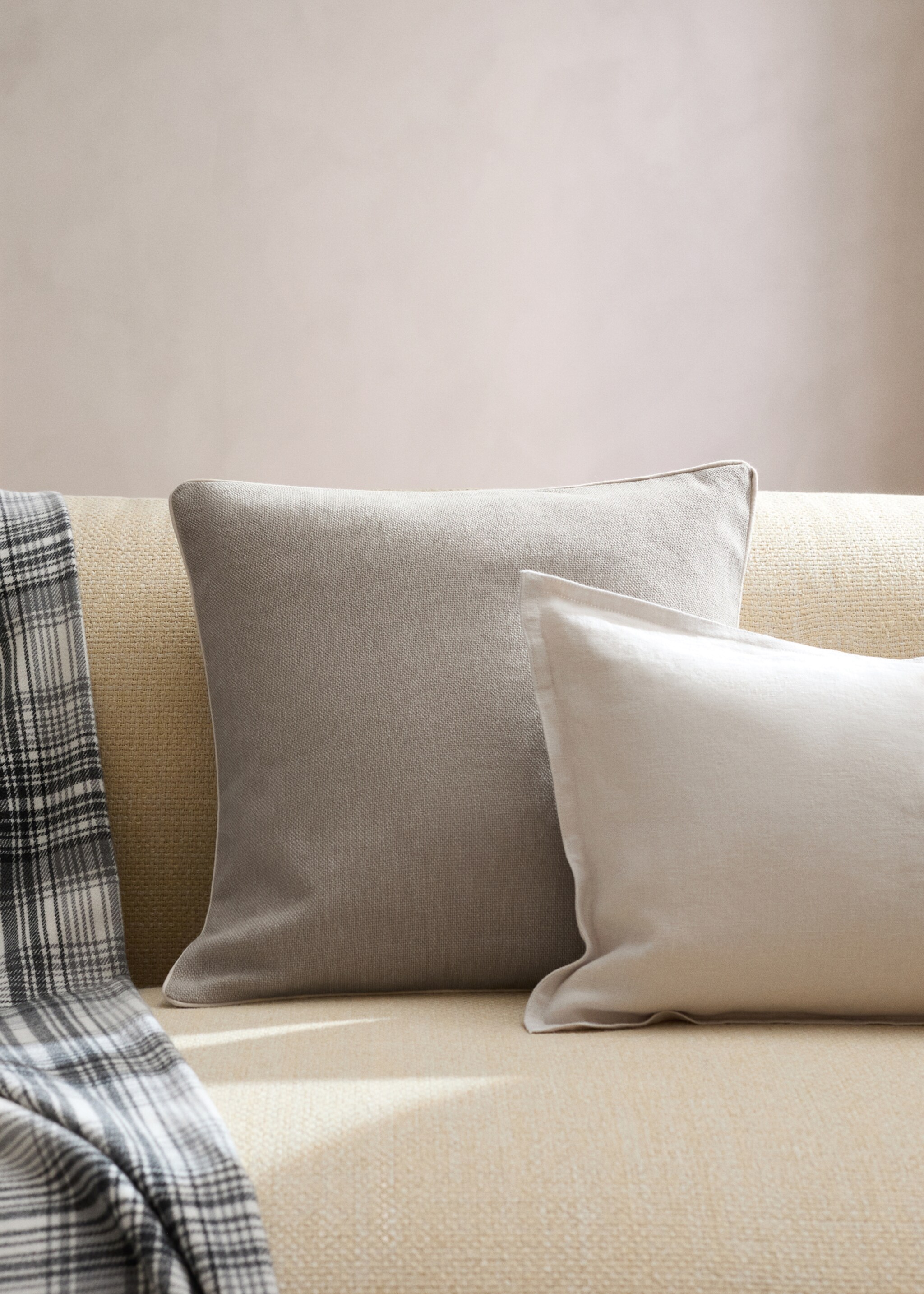 Piping cushion cover 45x45cm - General plane, Sand. Ref: 27013323-00.