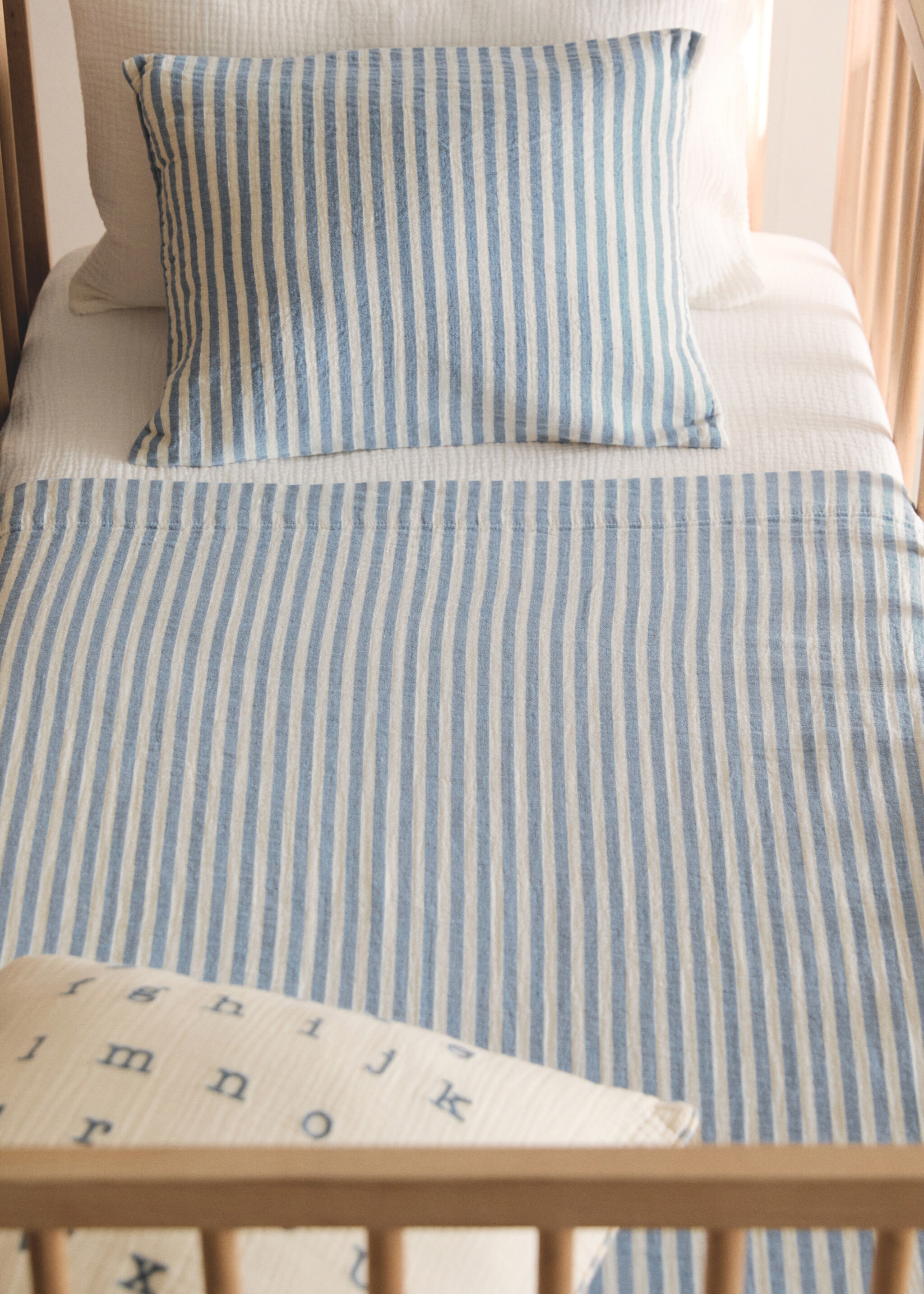 Cotton gauze striped blanket - General plane, Blue. Ref: 27013336-00.