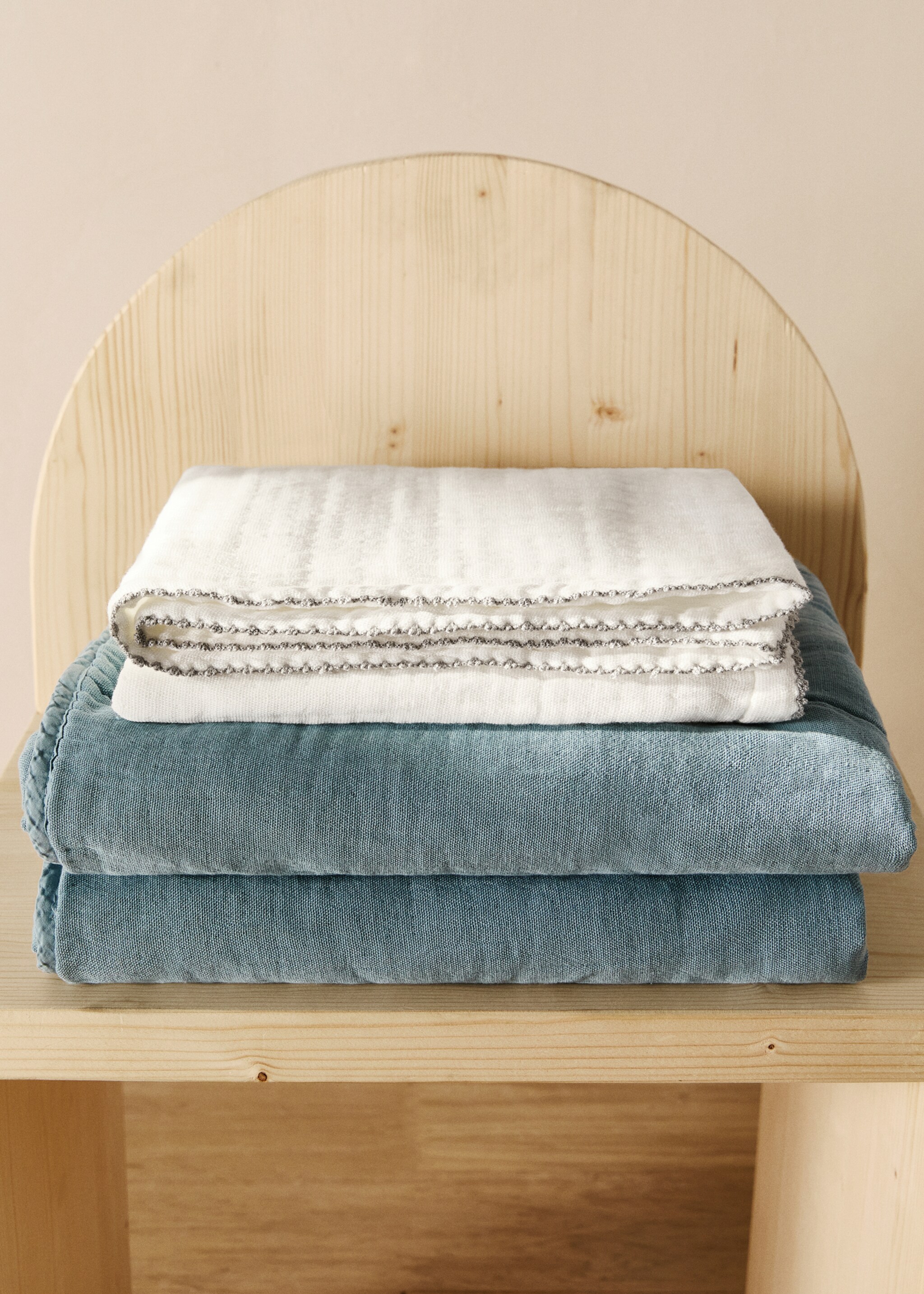 Дитяча ковдра з контрастною обробкою - Загальний план, Білий. Ref: 27013337-00.