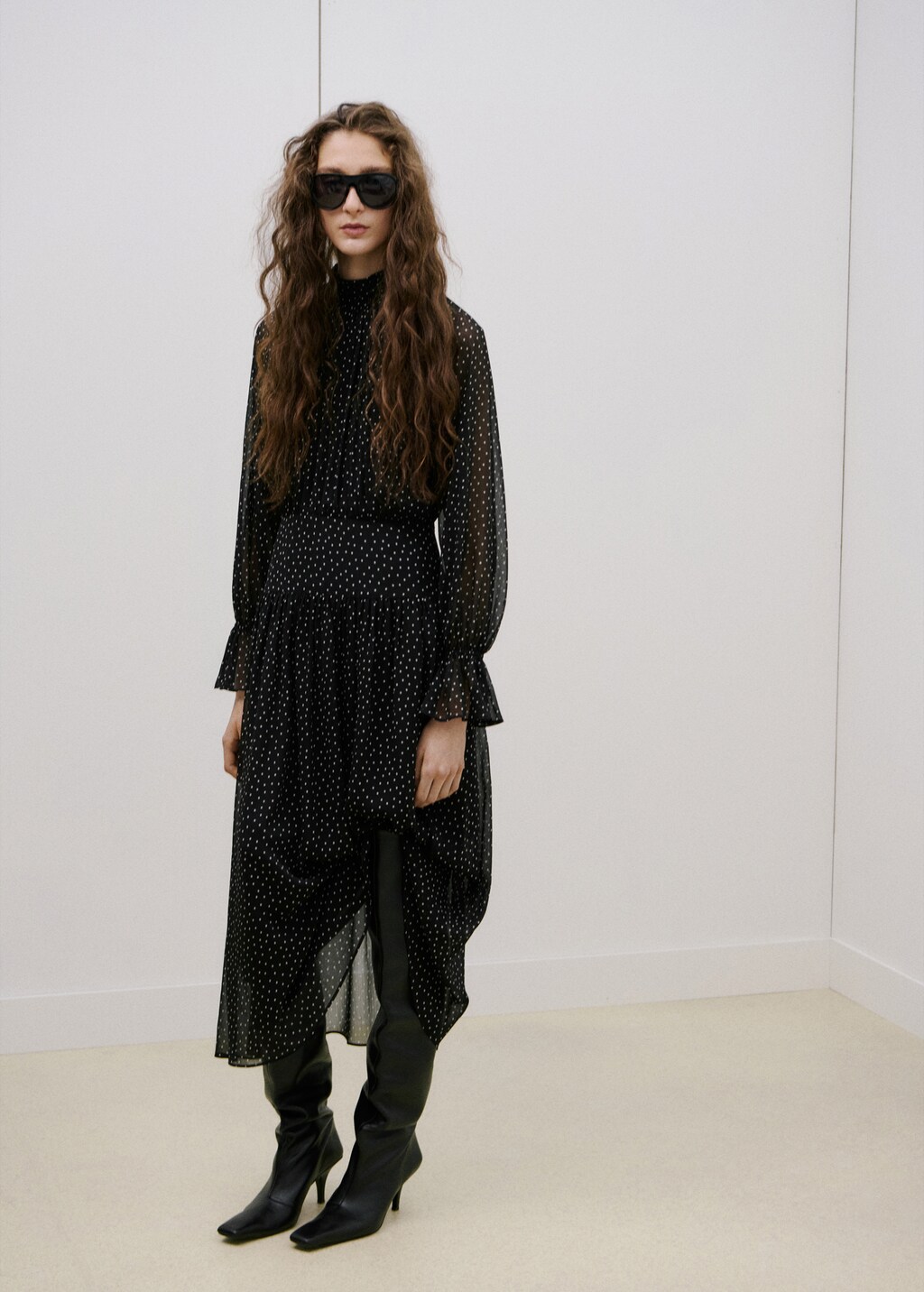 Polka-dot dress with puffed sleeves