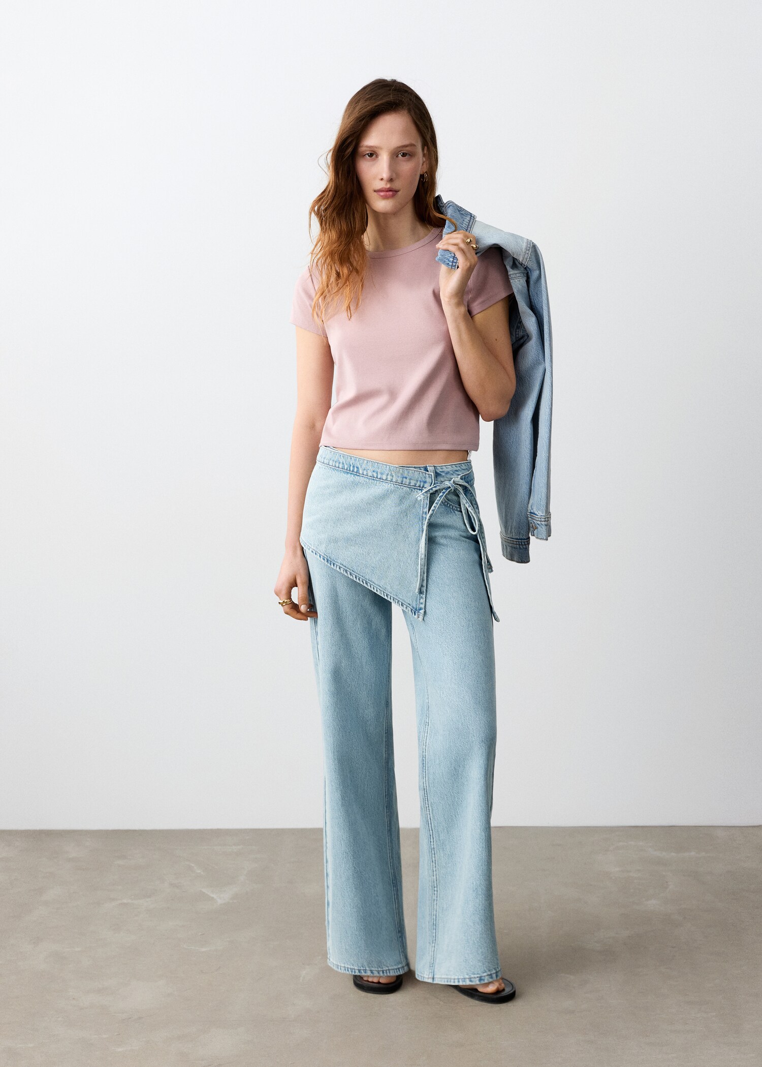 Jean wide leg détaille foulard - Plan général