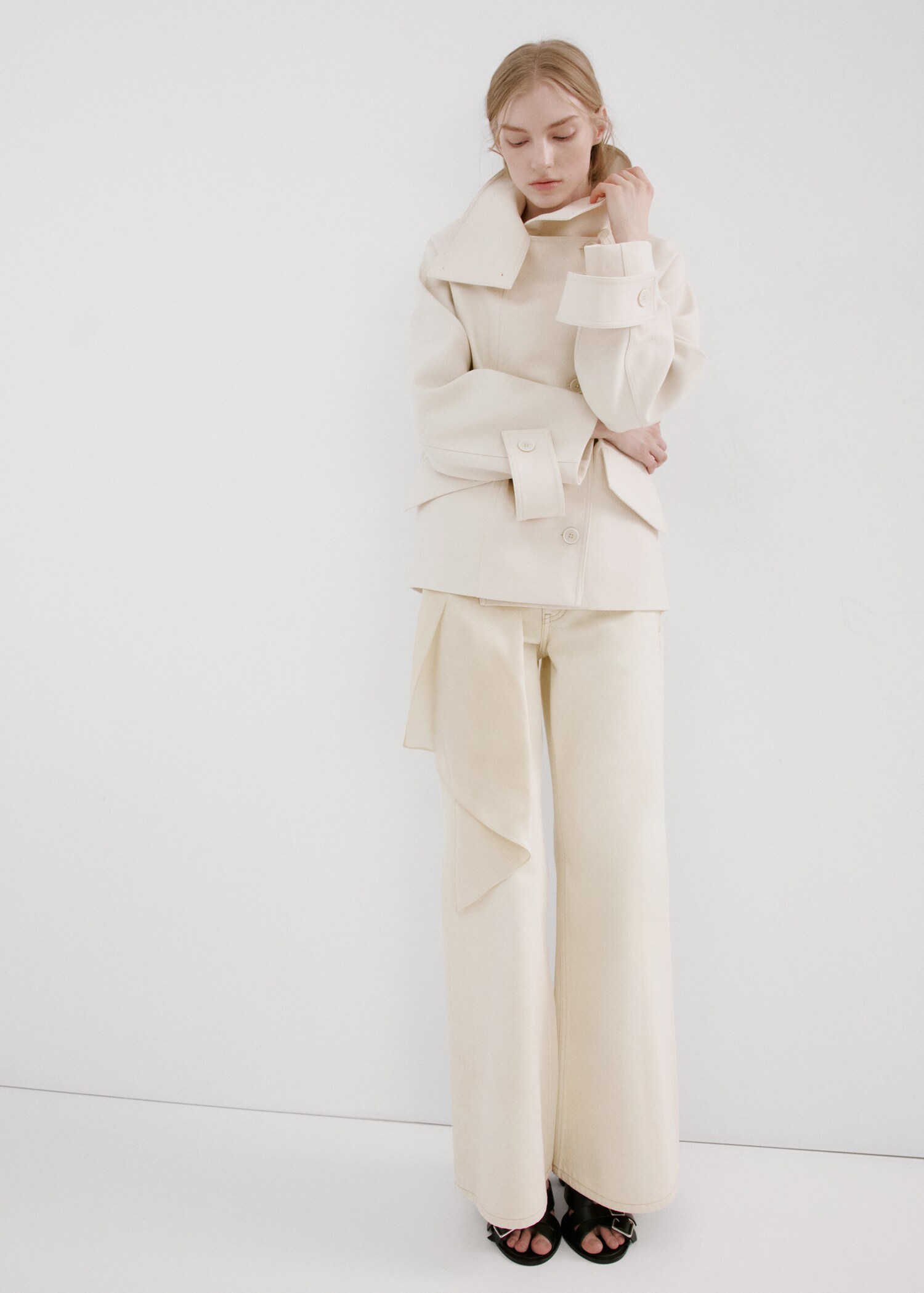 Mid-rise flared jeans - General plane