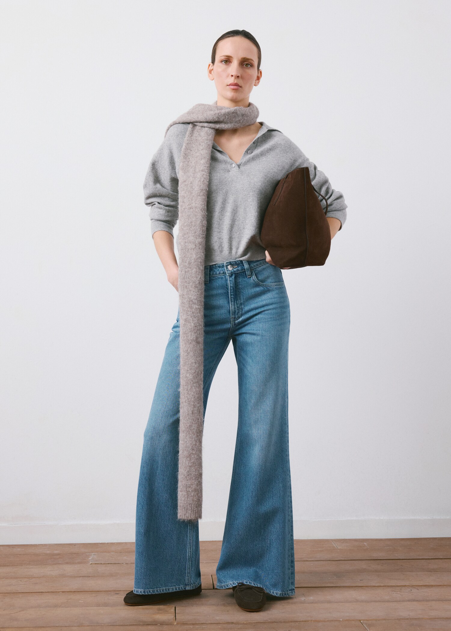 Mid-rise flared jeans - General plane