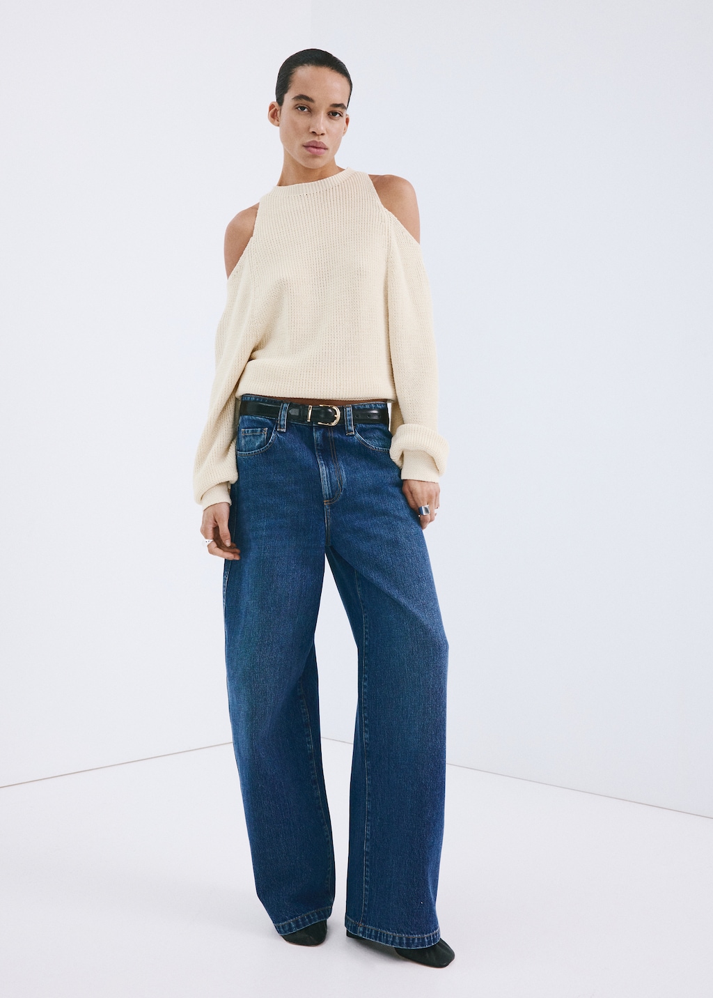Off-the-shoulder knitted sweater
