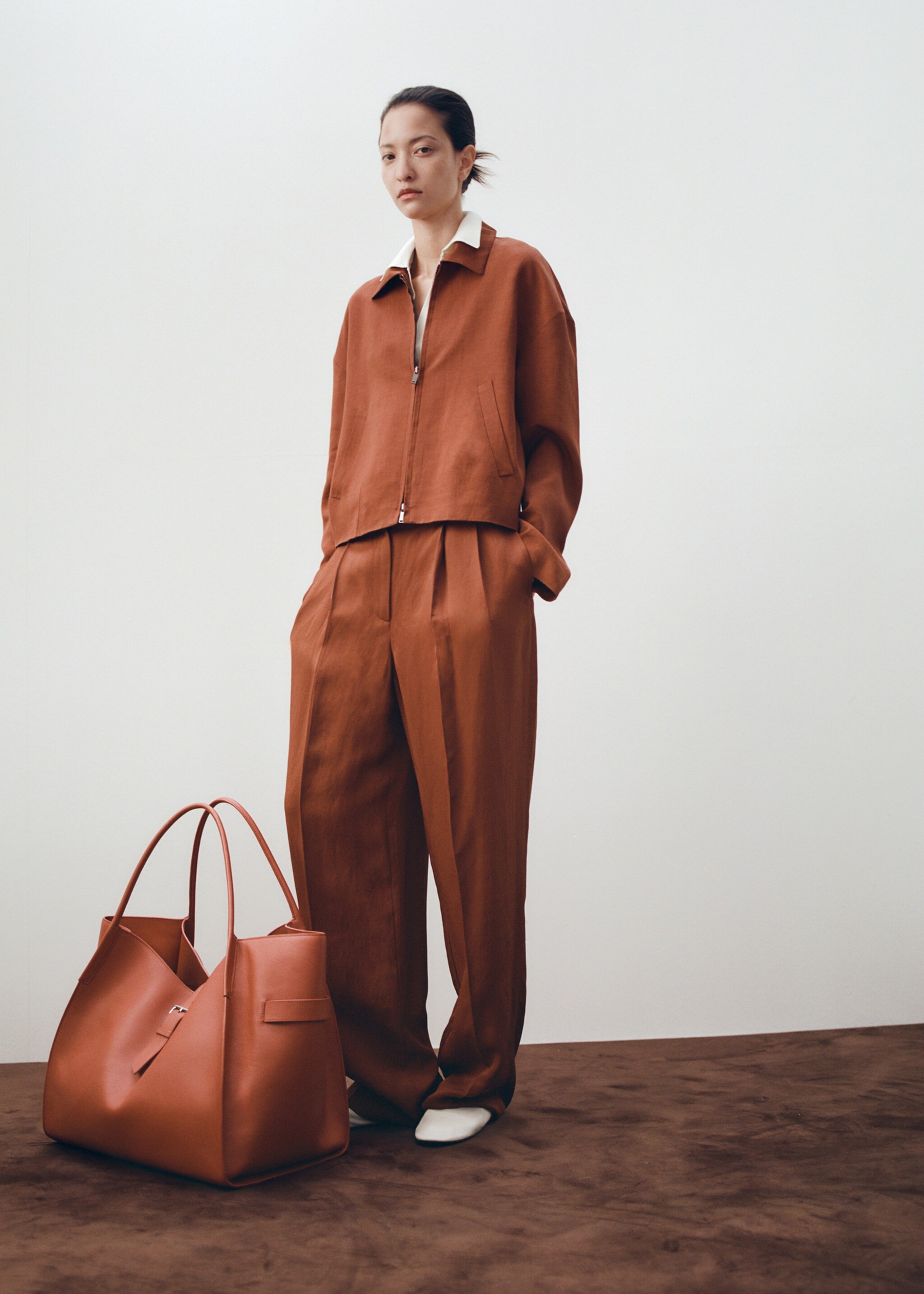 Pantalon mélange de lin pinces - Plan général, Rouge-orangé. Ref: 27016352-00.