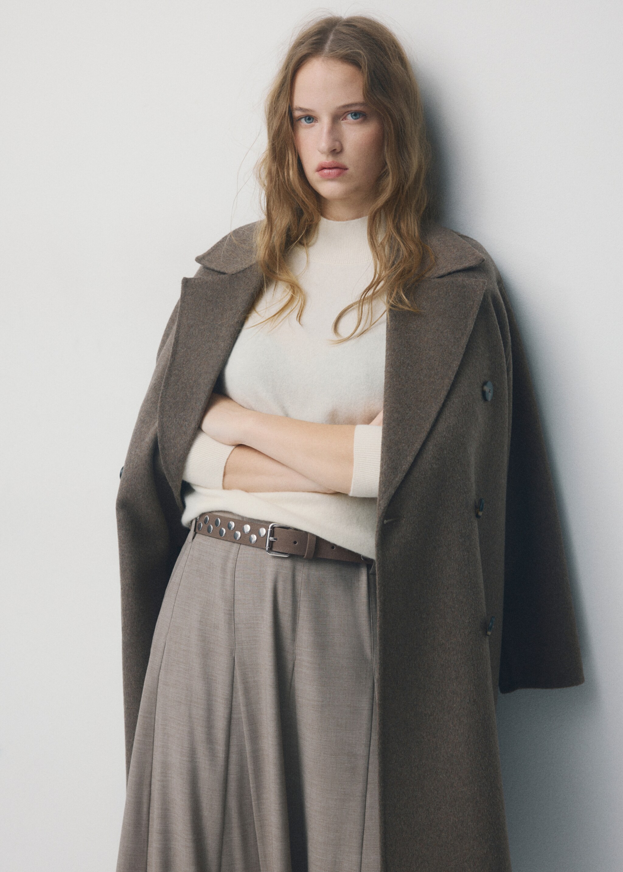 Ceinture en daim à clous - Plan général, Marron moyen. Ref: 27021214-00.