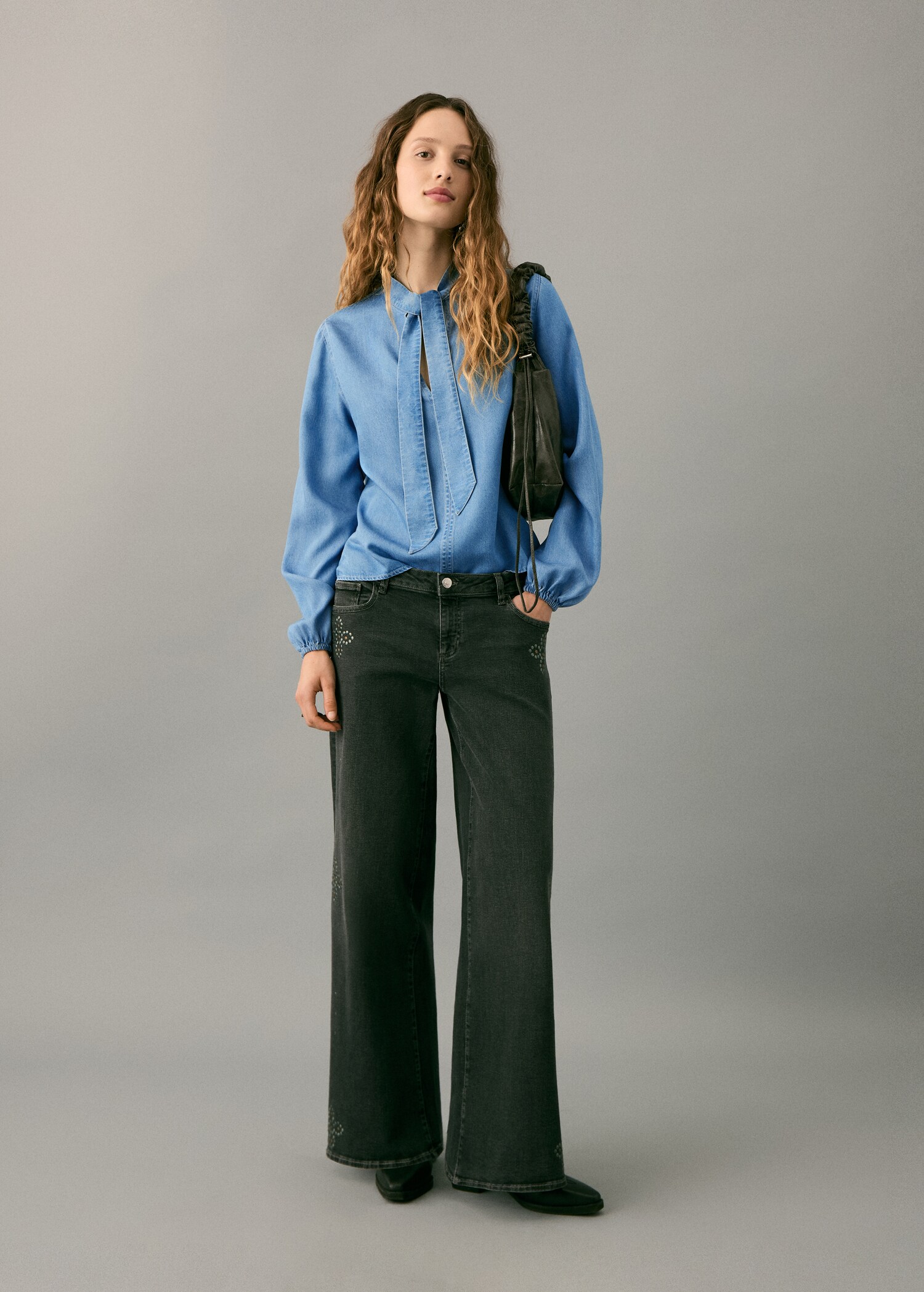 Lyocell blouse with bow - General plane