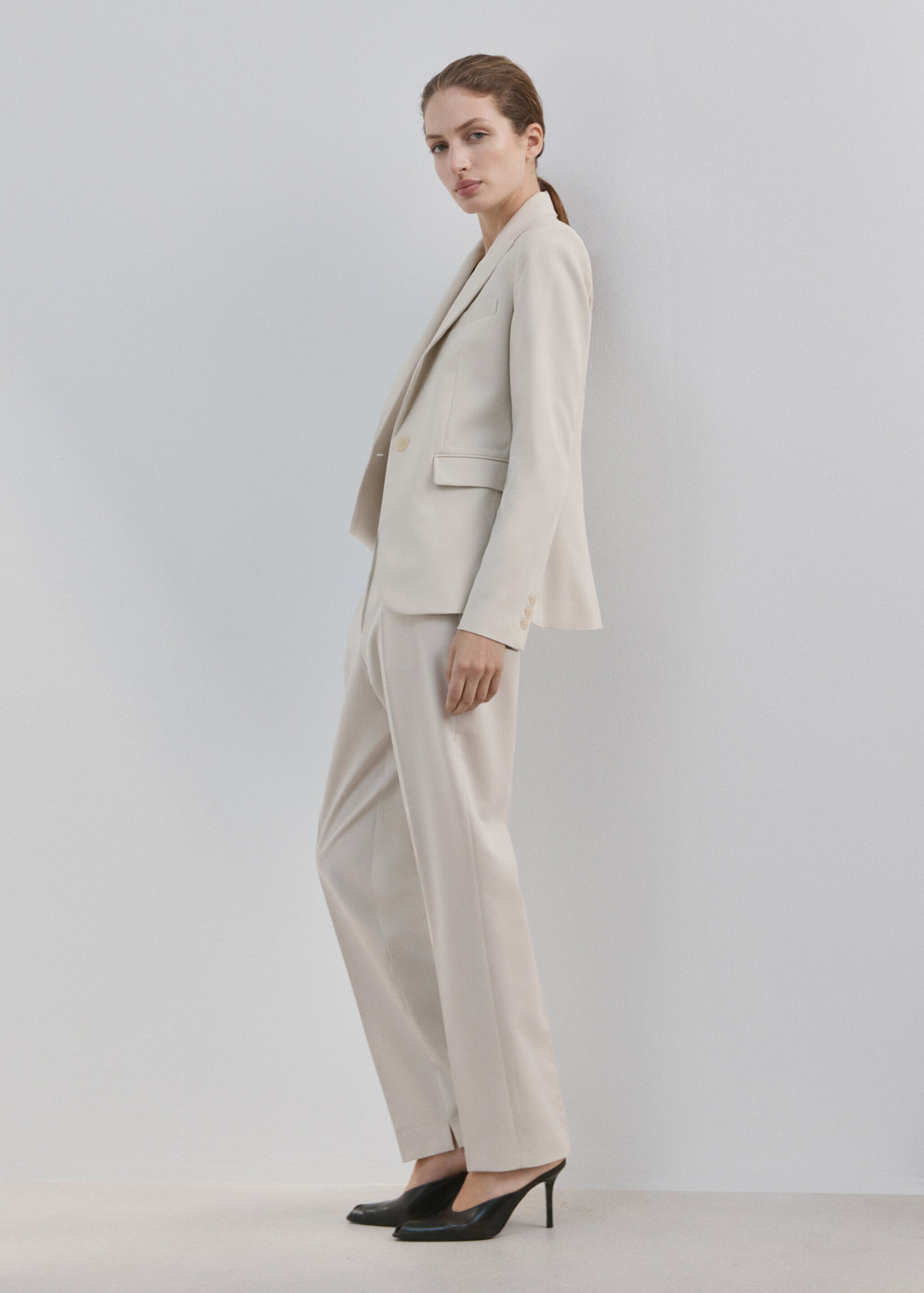 Pantalon droit costume - Plan général, Gris clair/pastel. Ref: 27021297-00.