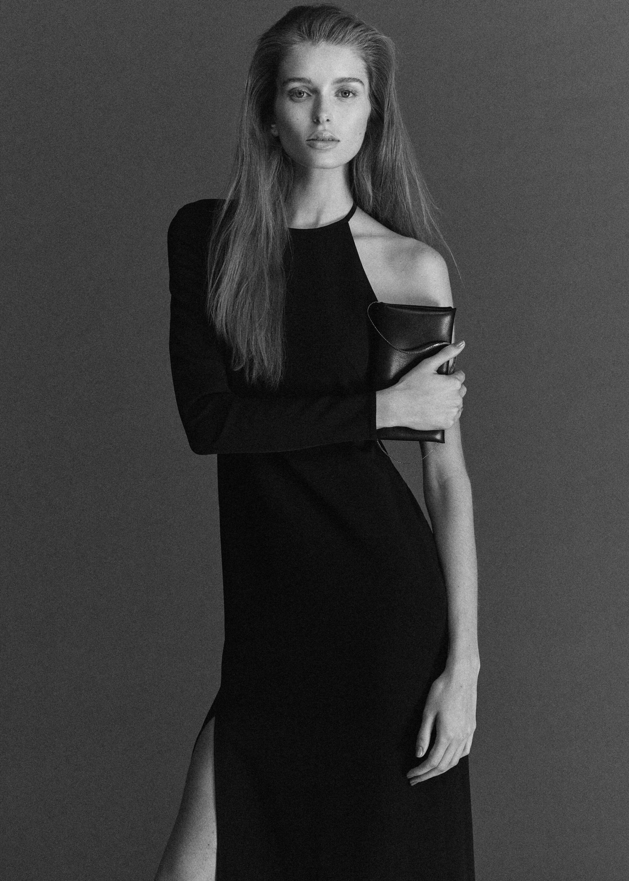 Bossa de mà de pell amb cadena - Pla general, Negre. Ref: 27021300-00.