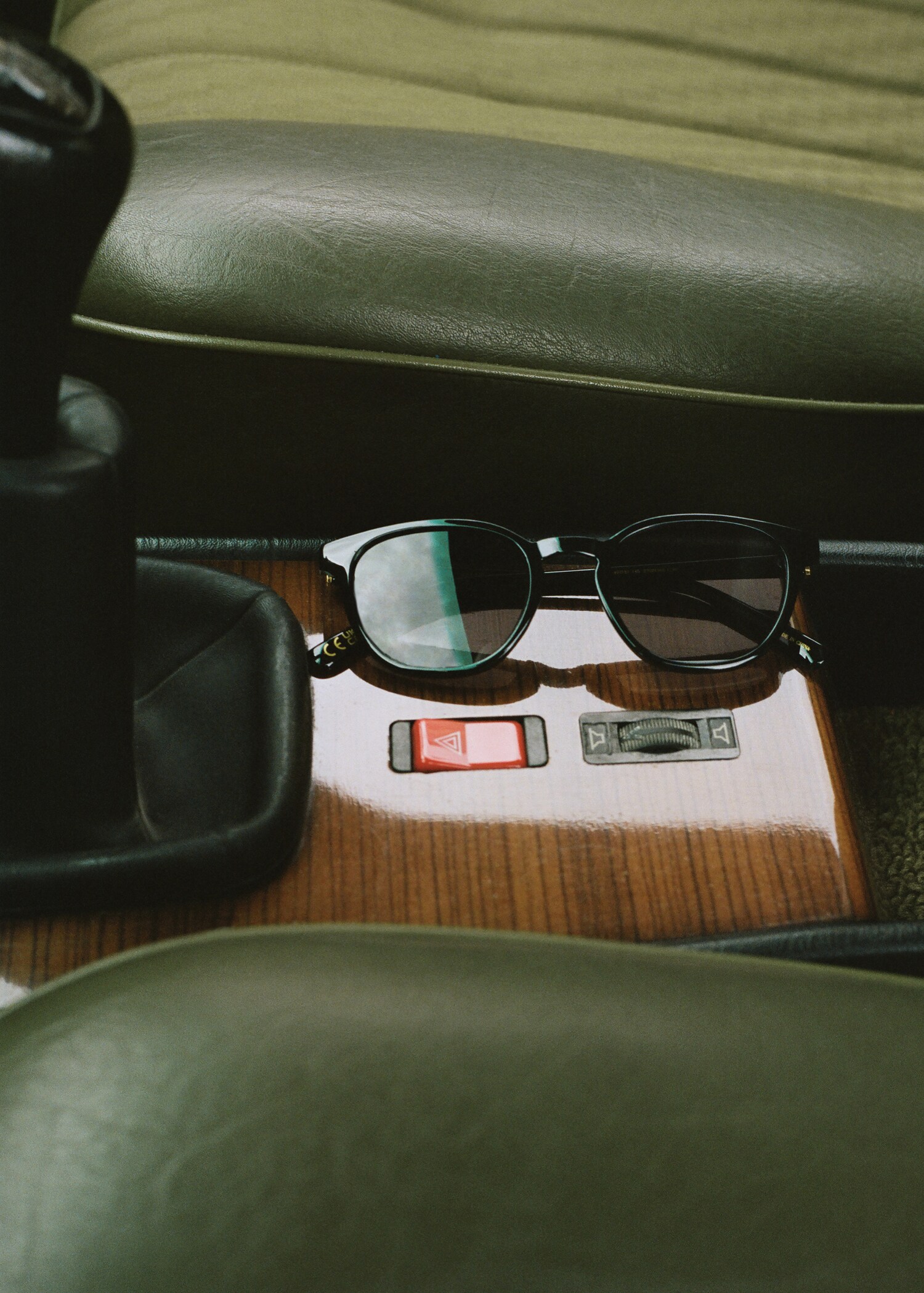 Round-framed sunglasses - General plane