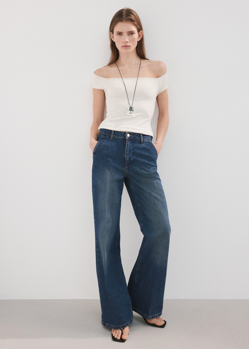 Wide leg mid-rise jeans