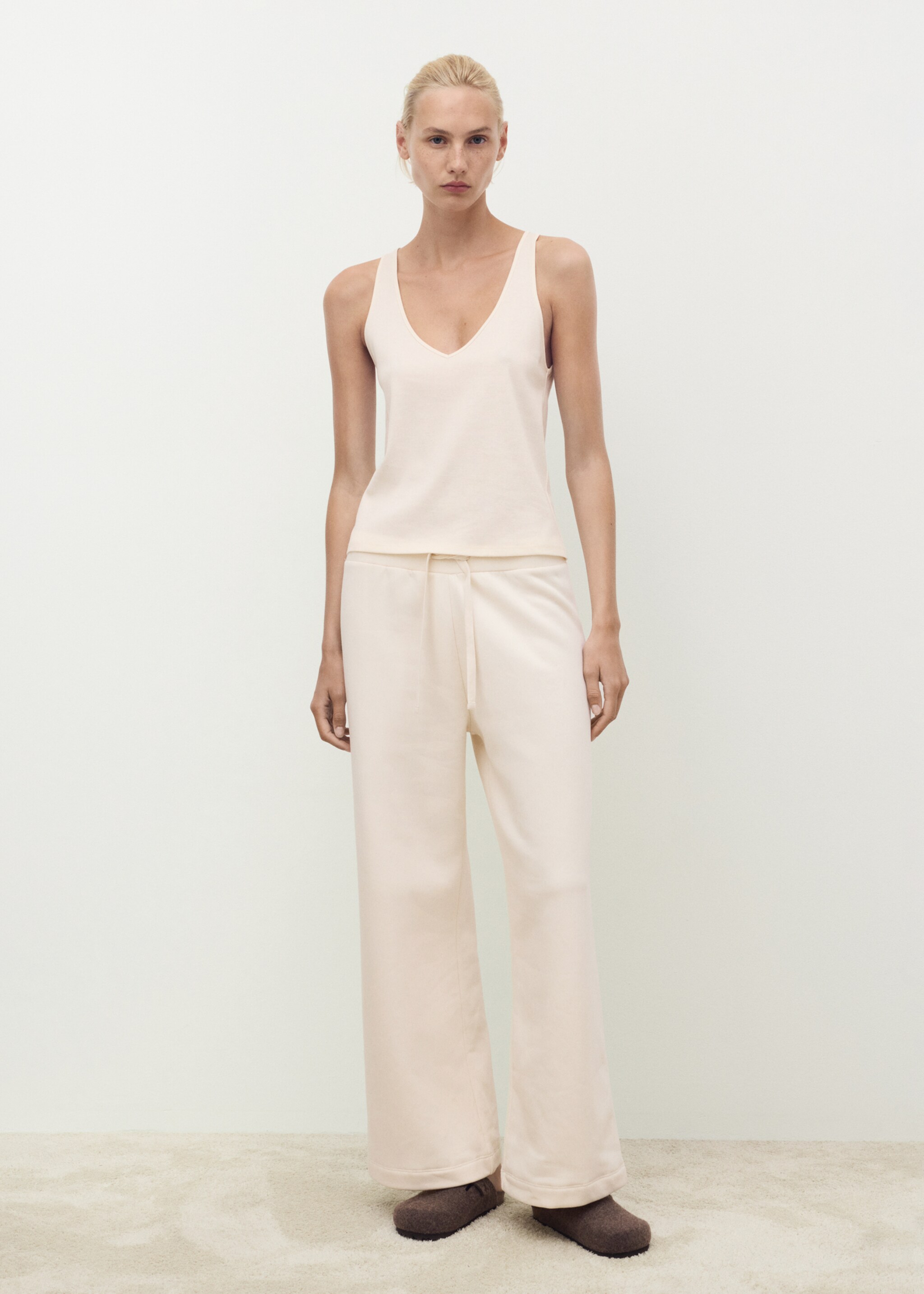 Top algodón tirantes cuello pico - Plano general, Vainilla. Ref: 27021322-00.