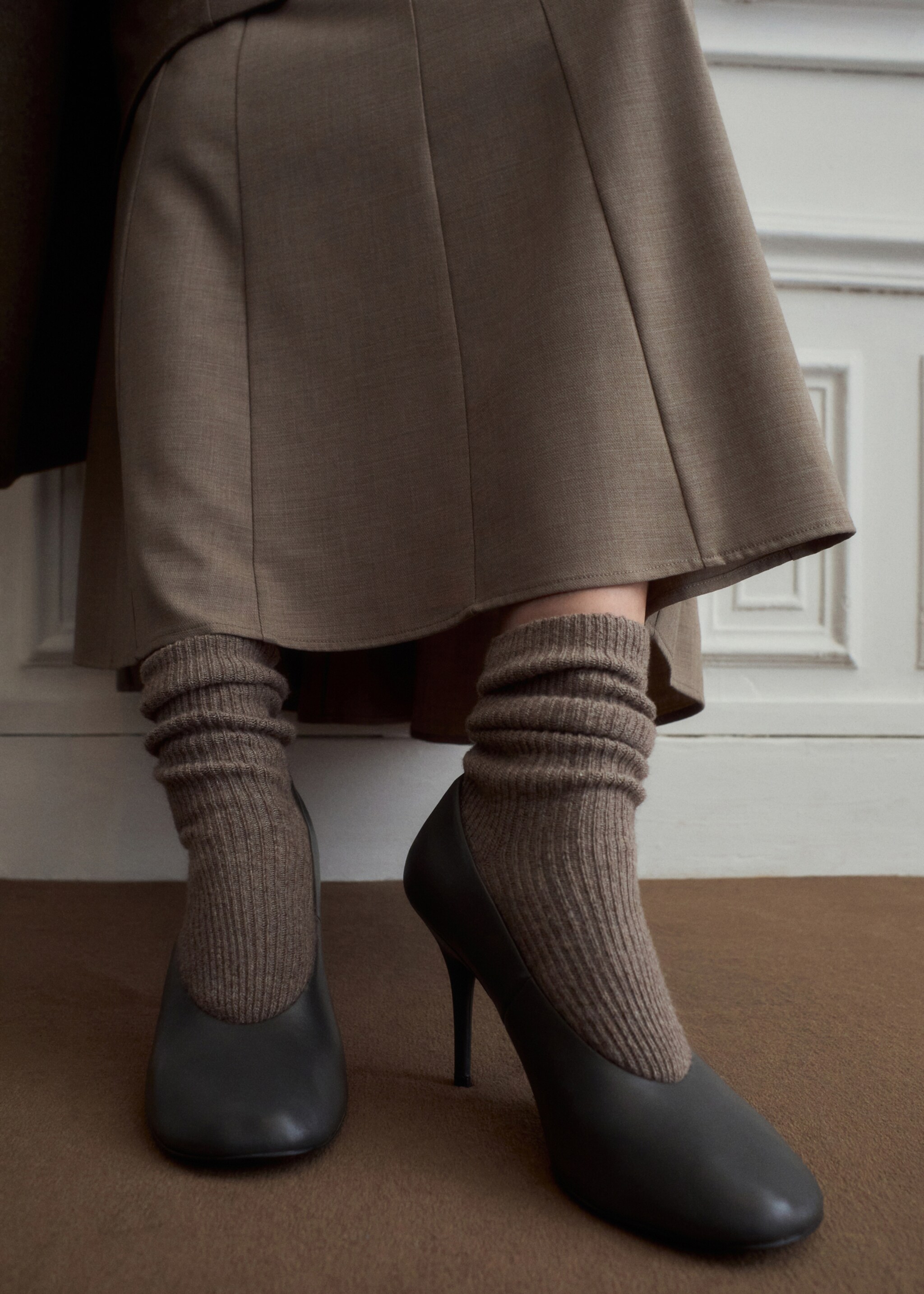 Chaussures à talon en cuir bout pointu - Plan général, Gris. Ref: 27021347-00.